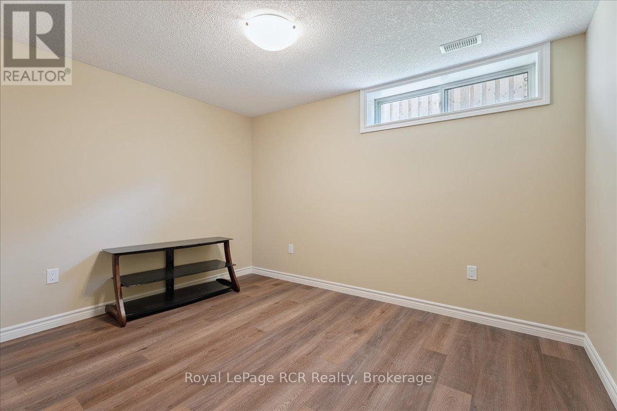 












1302 14TH AVENUE E

,
Owen Sound,




Ontario
N4K0A1

