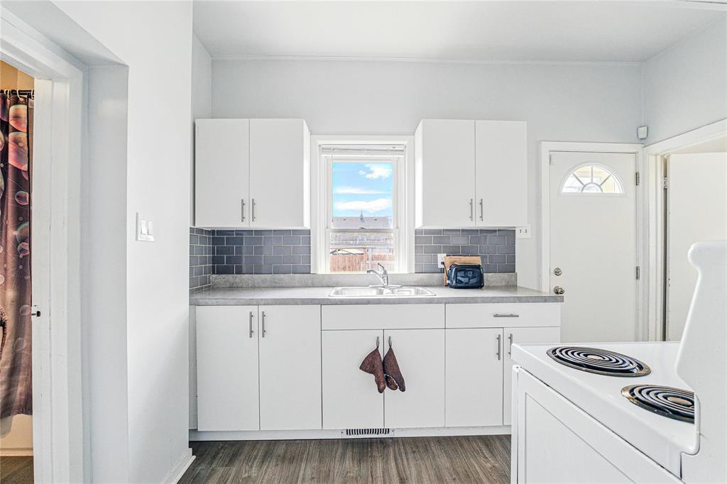 












756 Boyd Avenue

,
Winnipeg,




Manitoba
R2W1R7

