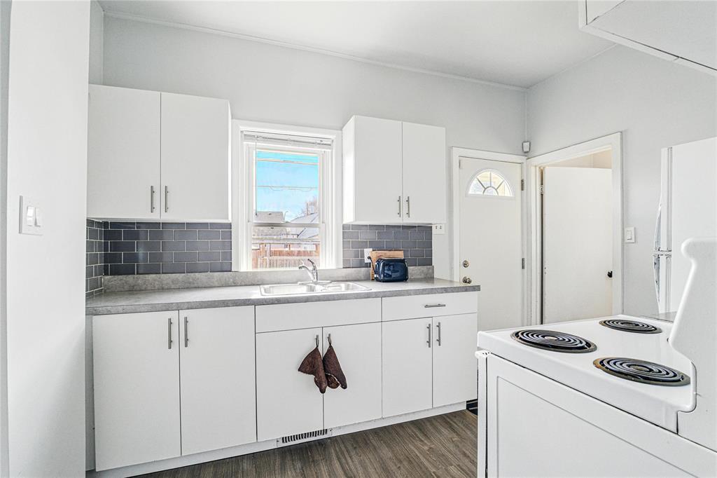 












756 Boyd Avenue

,
Winnipeg,




Manitoba
R2W1R7

