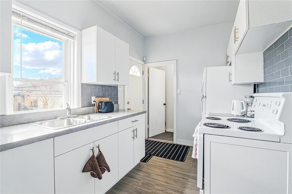 












756 Boyd Avenue

,
Winnipeg,




Manitoba
R2W1R7


