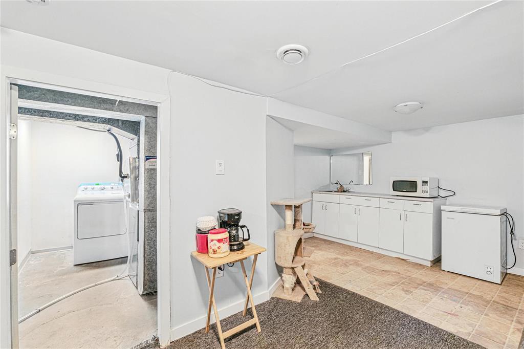 












756 Boyd Avenue

,
Winnipeg,




Manitoba
R2W1R7

