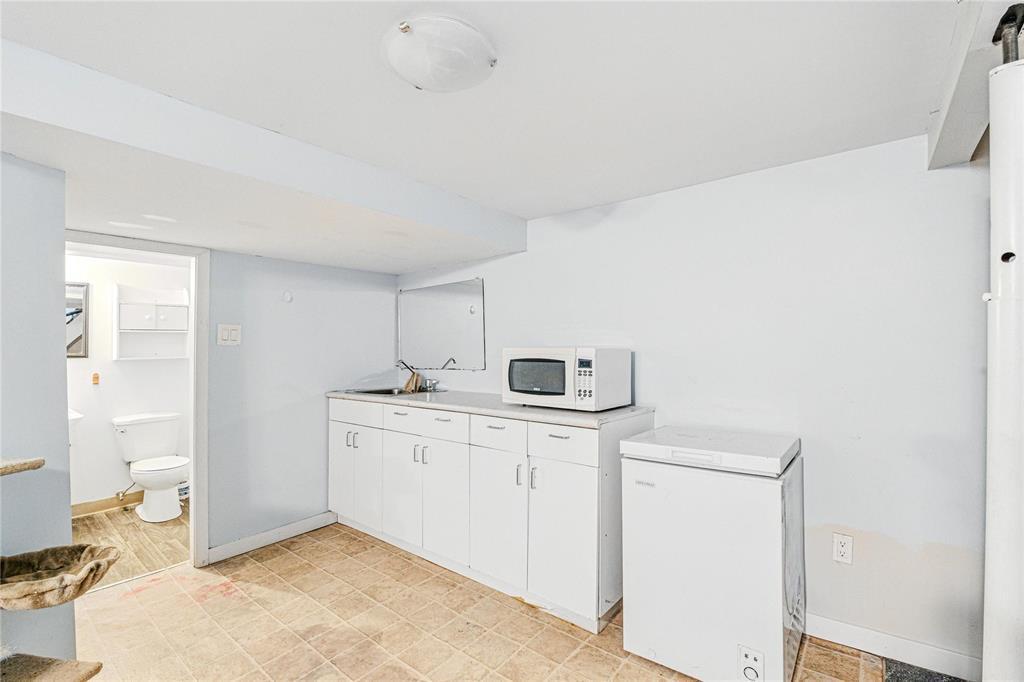 












756 Boyd Avenue

,
Winnipeg,




Manitoba
R2W1R7

