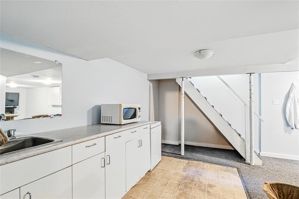 












756 Boyd Avenue

,
Winnipeg,




Manitoba
R2W1R7

