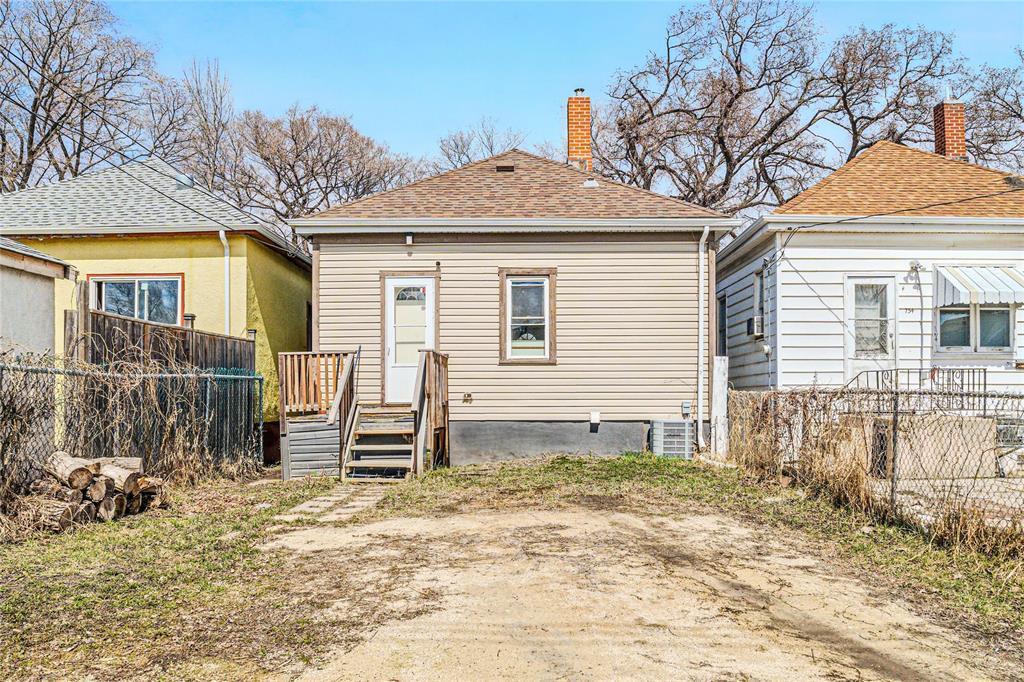 












756 Boyd Avenue

,
Winnipeg,




Manitoba
R2W1R7

