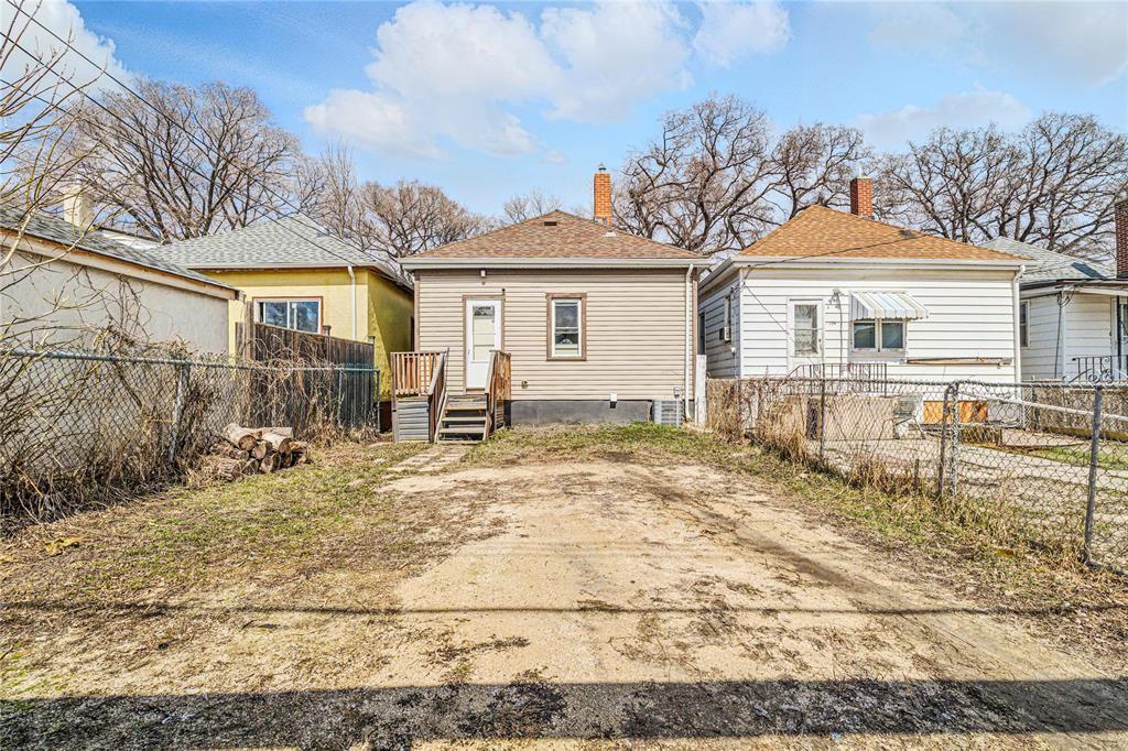 












756 Boyd Avenue

,
Winnipeg,




Manitoba
R2W1R7

