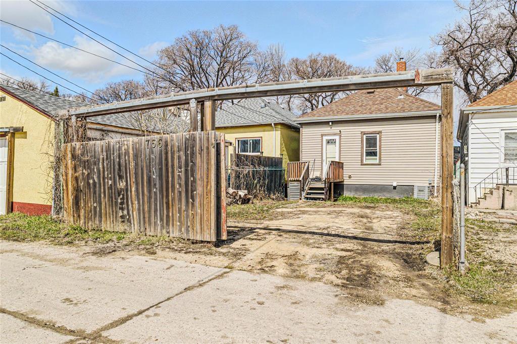 












756 Boyd Avenue

,
Winnipeg,




Manitoba
R2W1R7

