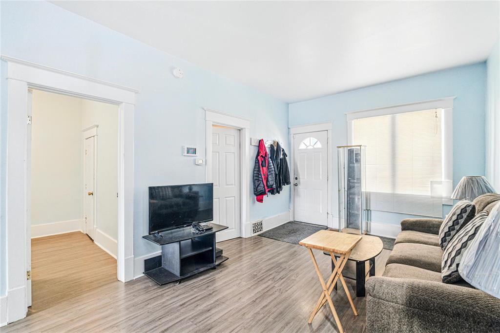 












756 Boyd Avenue

,
Winnipeg,




Manitoba
R2W1R7

