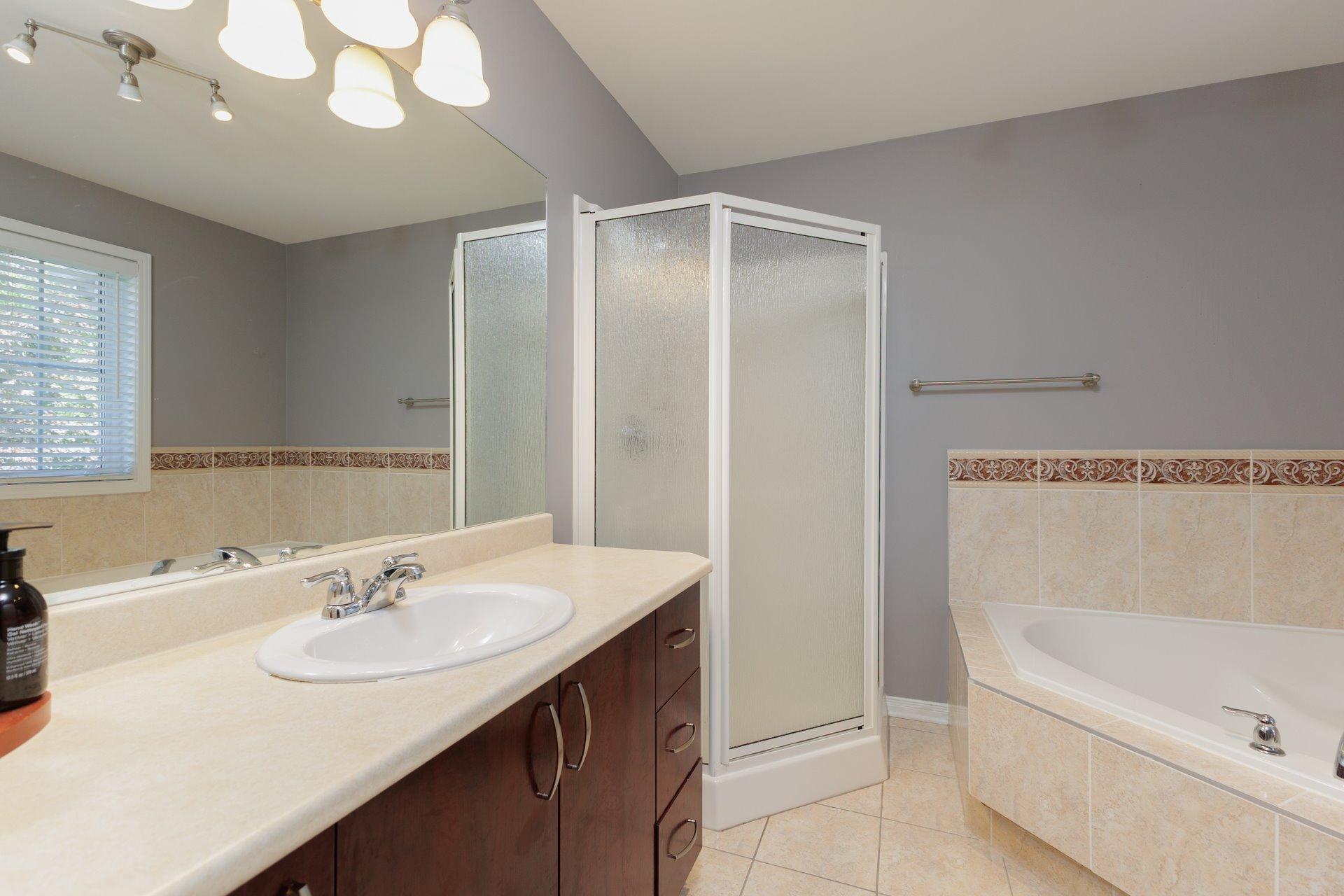 









12A


Ch. de Senneville

,
Sainte-Anne-de-Bellevue,




QC
H9X1B5

