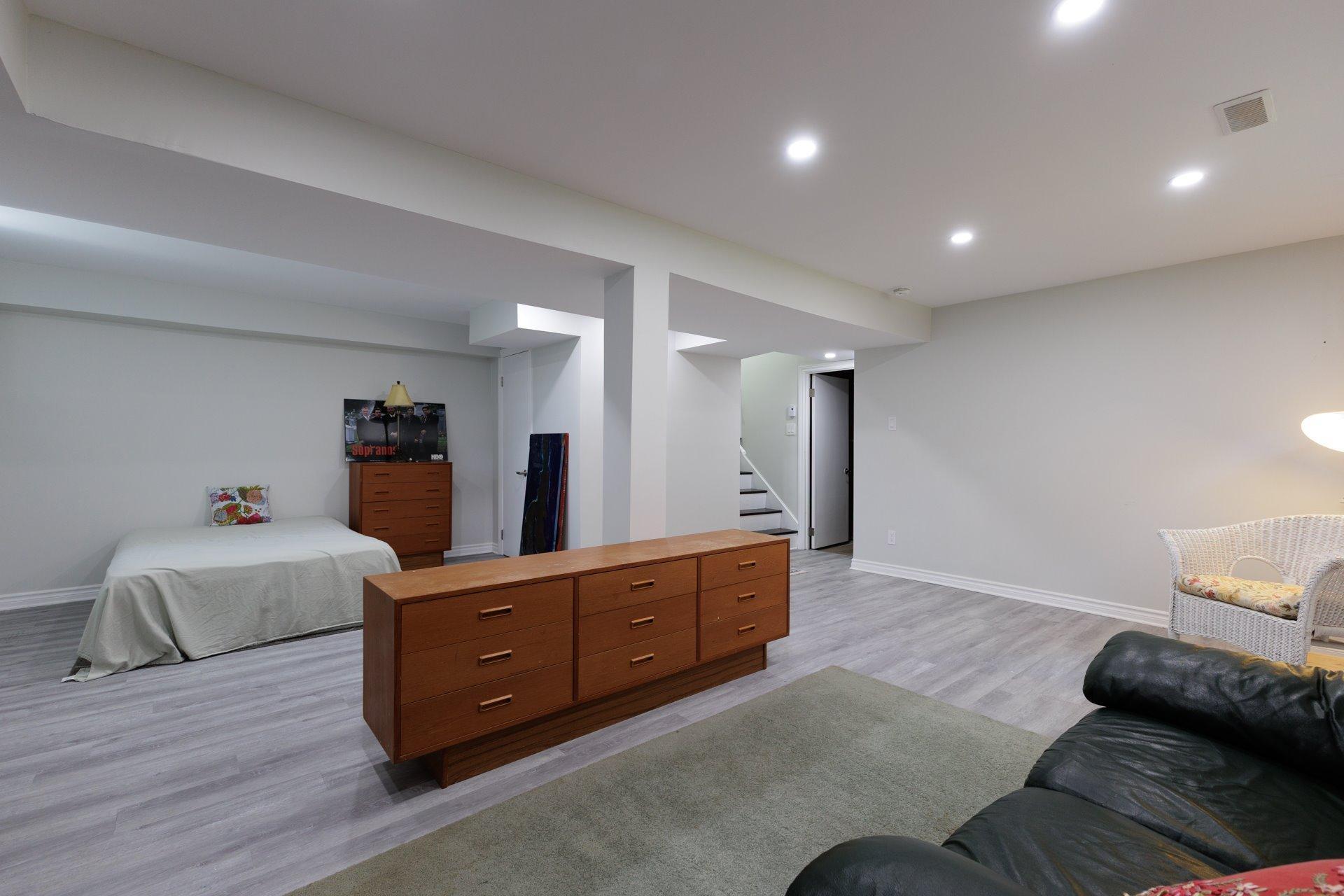 









12A


Ch. de Senneville

,
Sainte-Anne-de-Bellevue,




QC
H9X1B5

