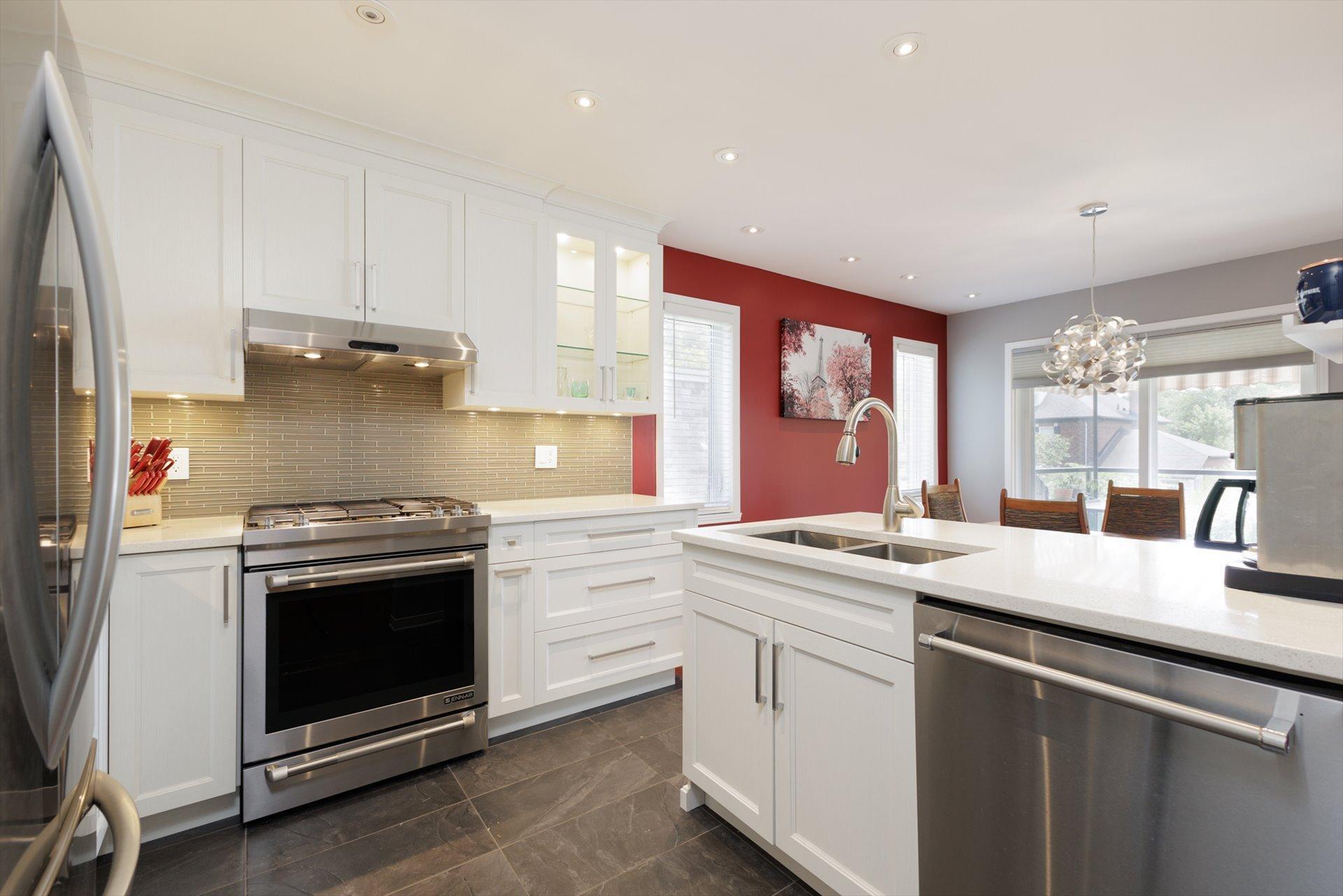 









12A


Ch. de Senneville

,
Sainte-Anne-de-Bellevue,




QC
H9X1B5

