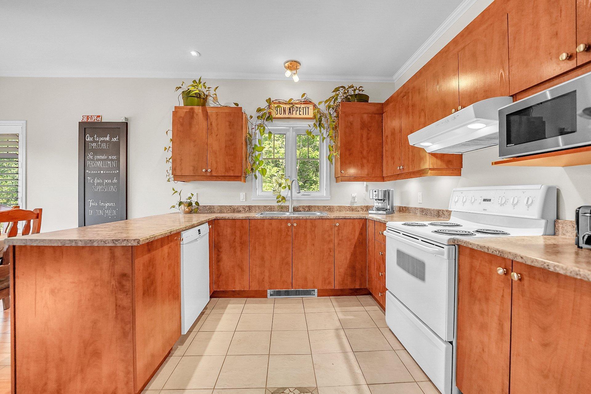 









41


Rue de Bonaventure

, 201,
Bromont,




QC
J2L2L5

