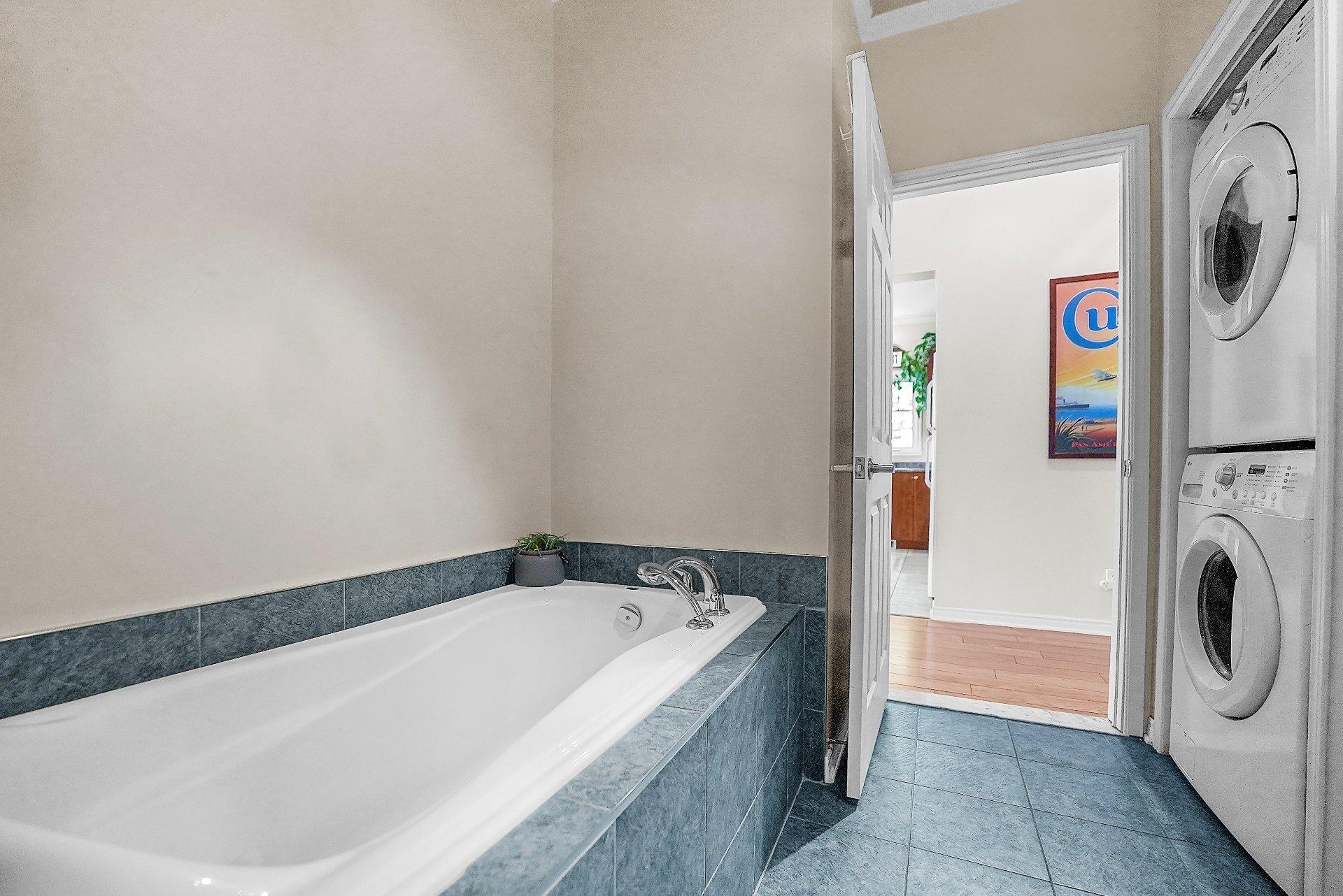 









41


Rue de Bonaventure

, 201,
Bromont,




QC
J2L2L5

