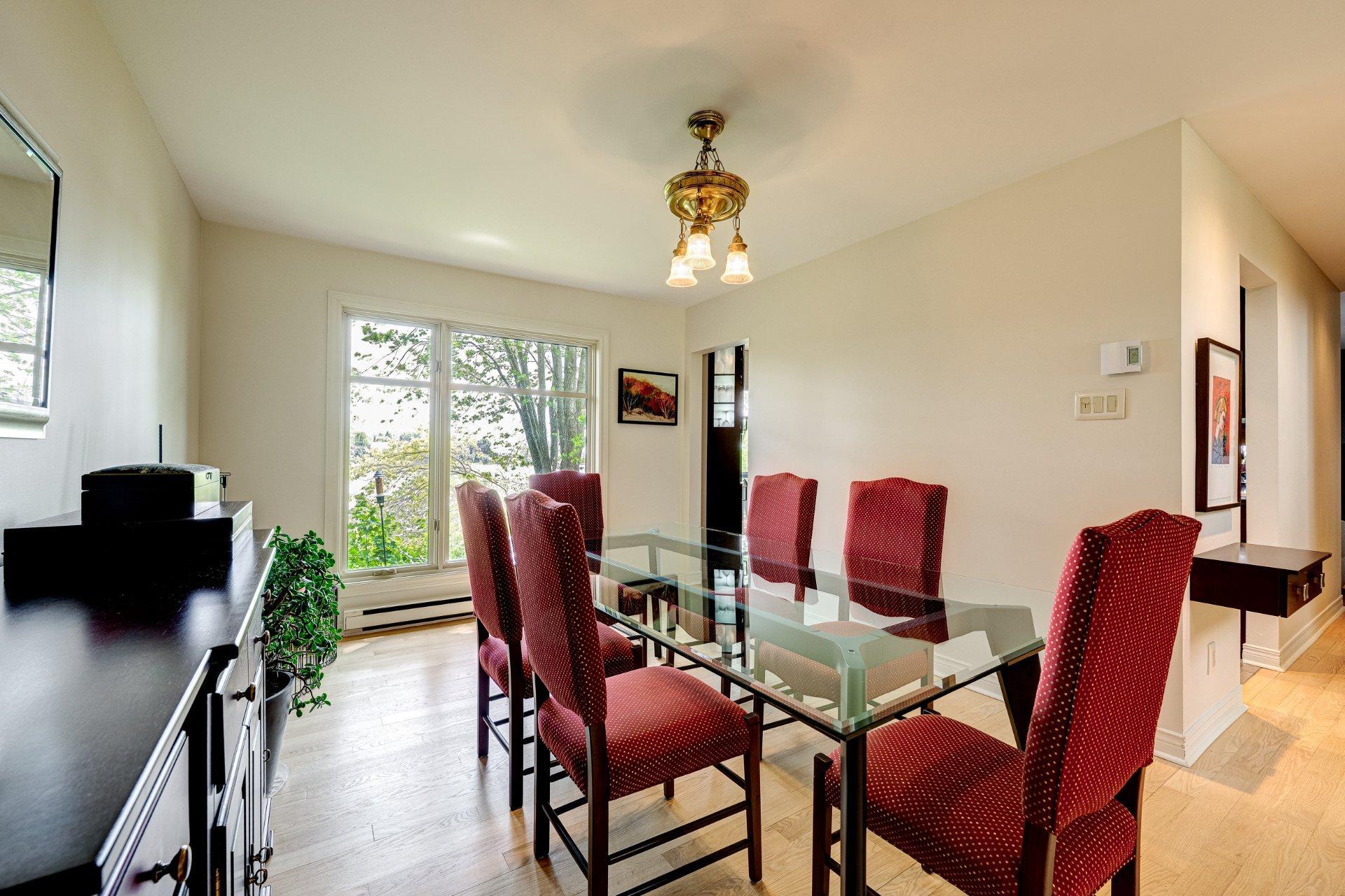 









2712


Rue Luc

,
Terrebonne (Lachenaie),




QC
J6V1A9

