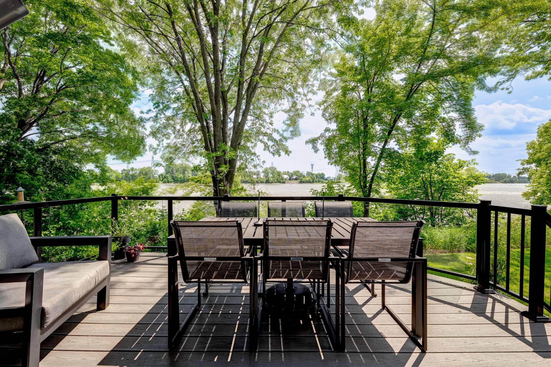 









2712


Rue Luc

,
Terrebonne (Lachenaie),




QC
J6V1A9

