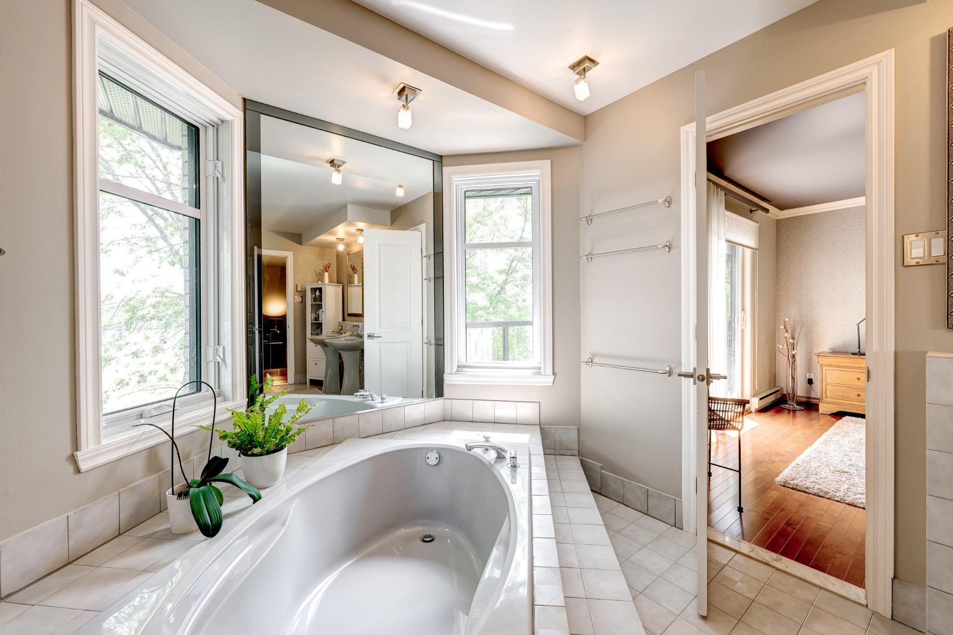 









2712


Rue Luc

,
Terrebonne (Lachenaie),




QC
J6V1A9

