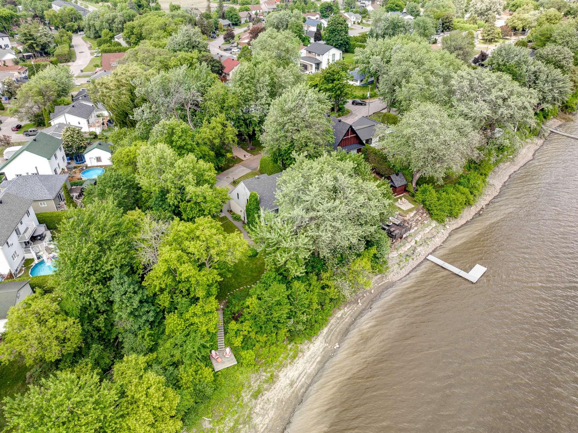 









2712


Rue Luc

,
Terrebonne (Lachenaie),




QC
J6V1A9

