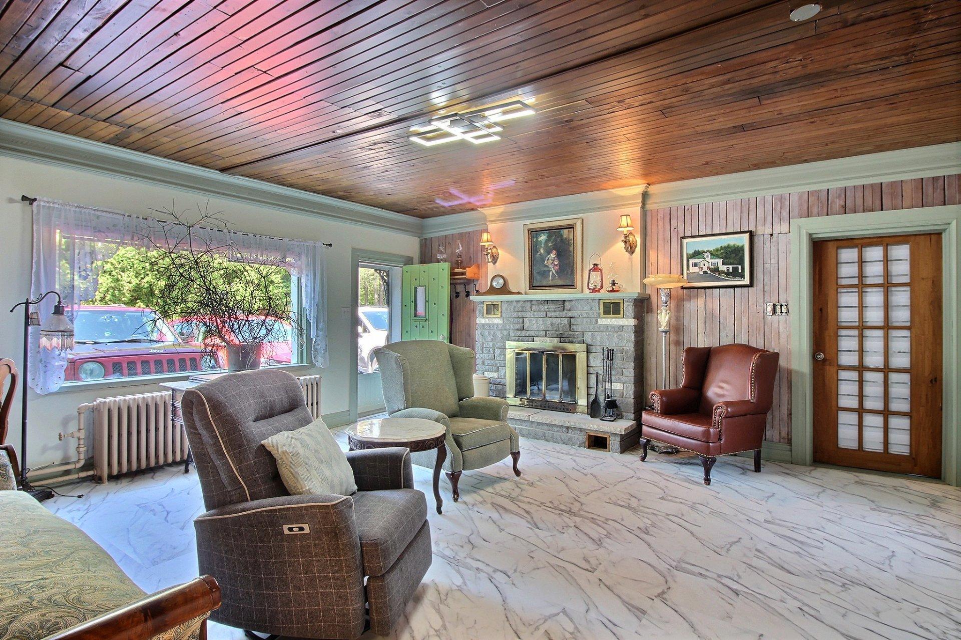 









170


Rue Joseph-Lucien-Malo

,
Papineauville,




QC
J0V1R0


