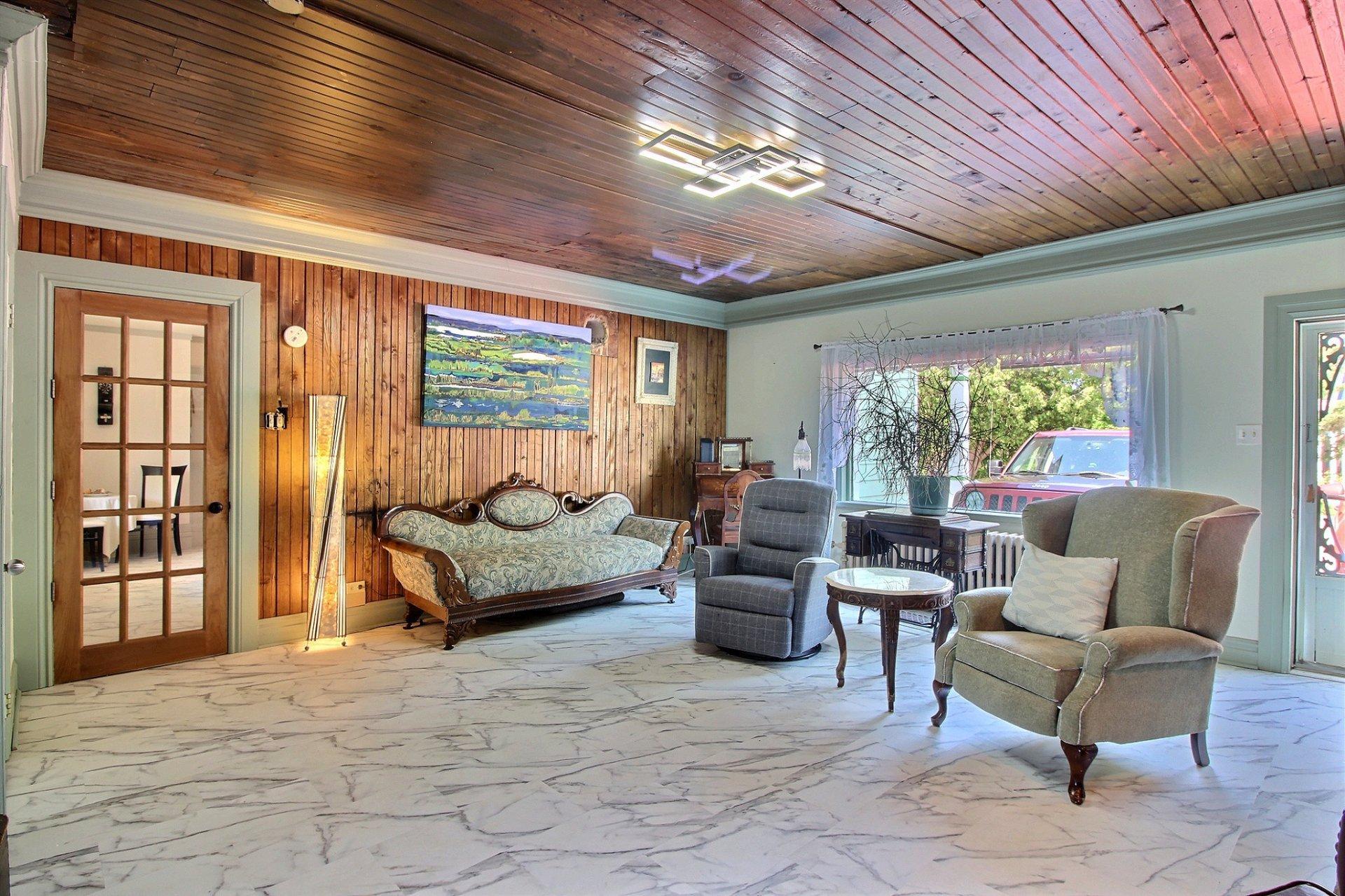 









170


Rue Joseph-Lucien-Malo

,
Papineauville,




QC
J0V1R0

