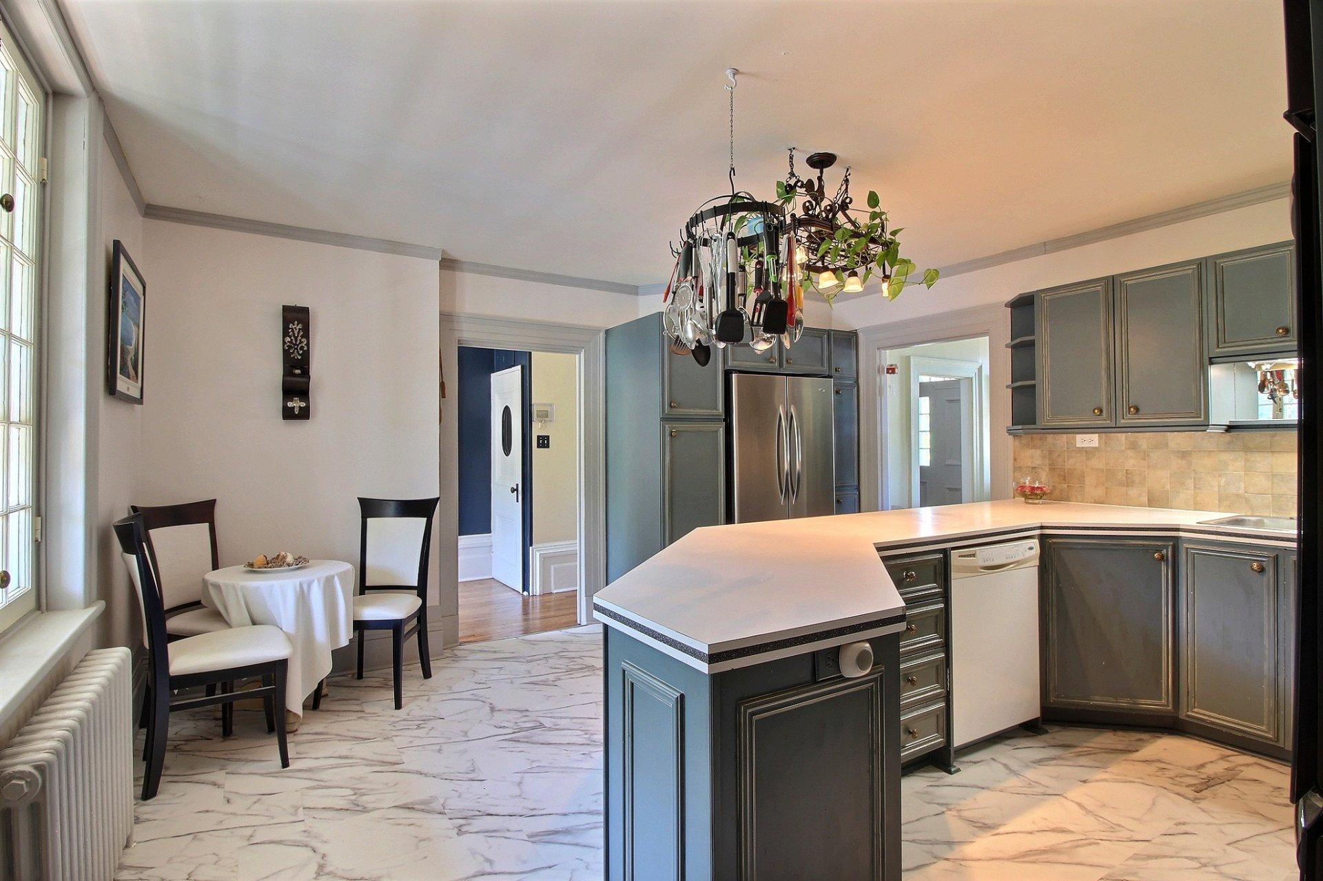 









170


Rue Joseph-Lucien-Malo

,
Papineauville,




QC
J0V1R0

