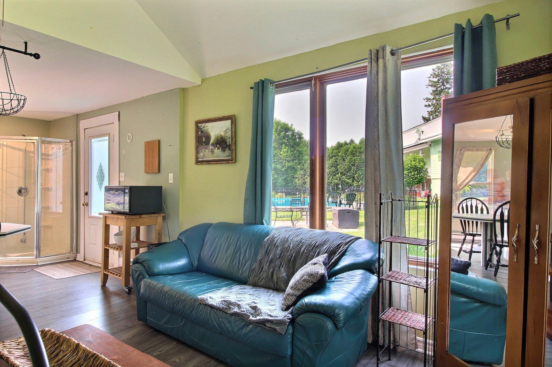 









170


Rue Joseph-Lucien-Malo

,
Papineauville,




QC
J0V1R0

