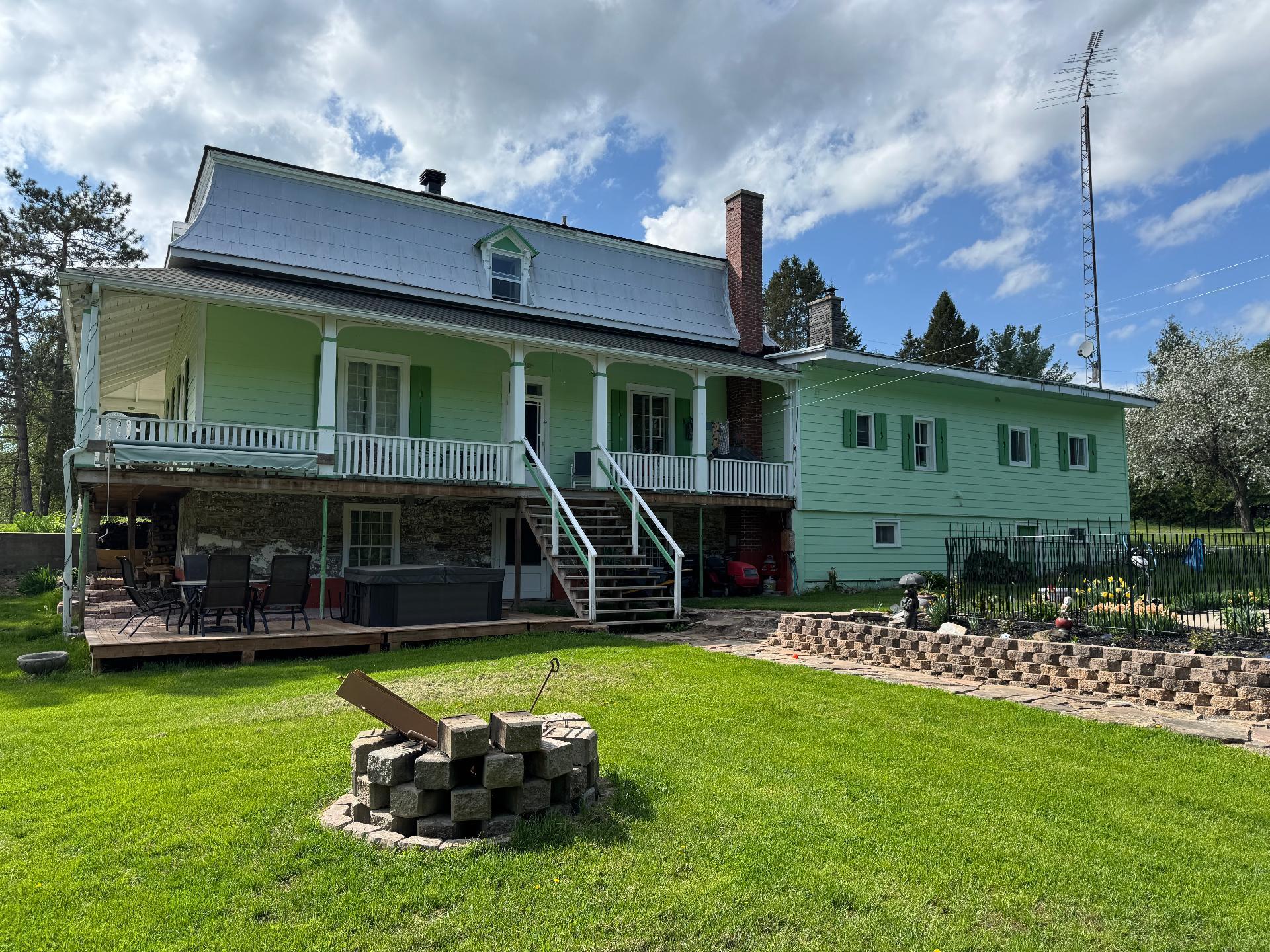 









170


Rue Joseph-Lucien-Malo

,
Papineauville,




QC
J0V1R0

