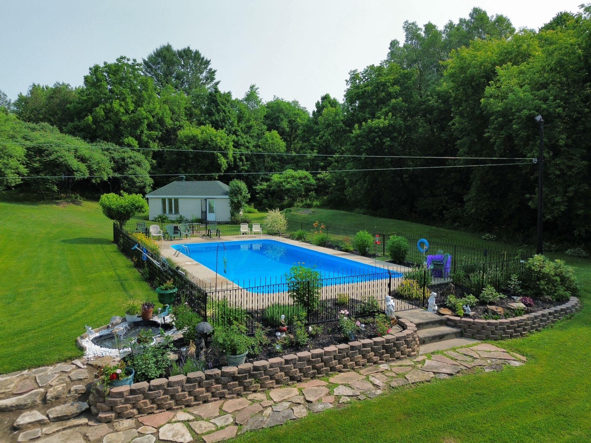 









170


Rue Joseph-Lucien-Malo

,
Papineauville,




QC
J0V1R0

