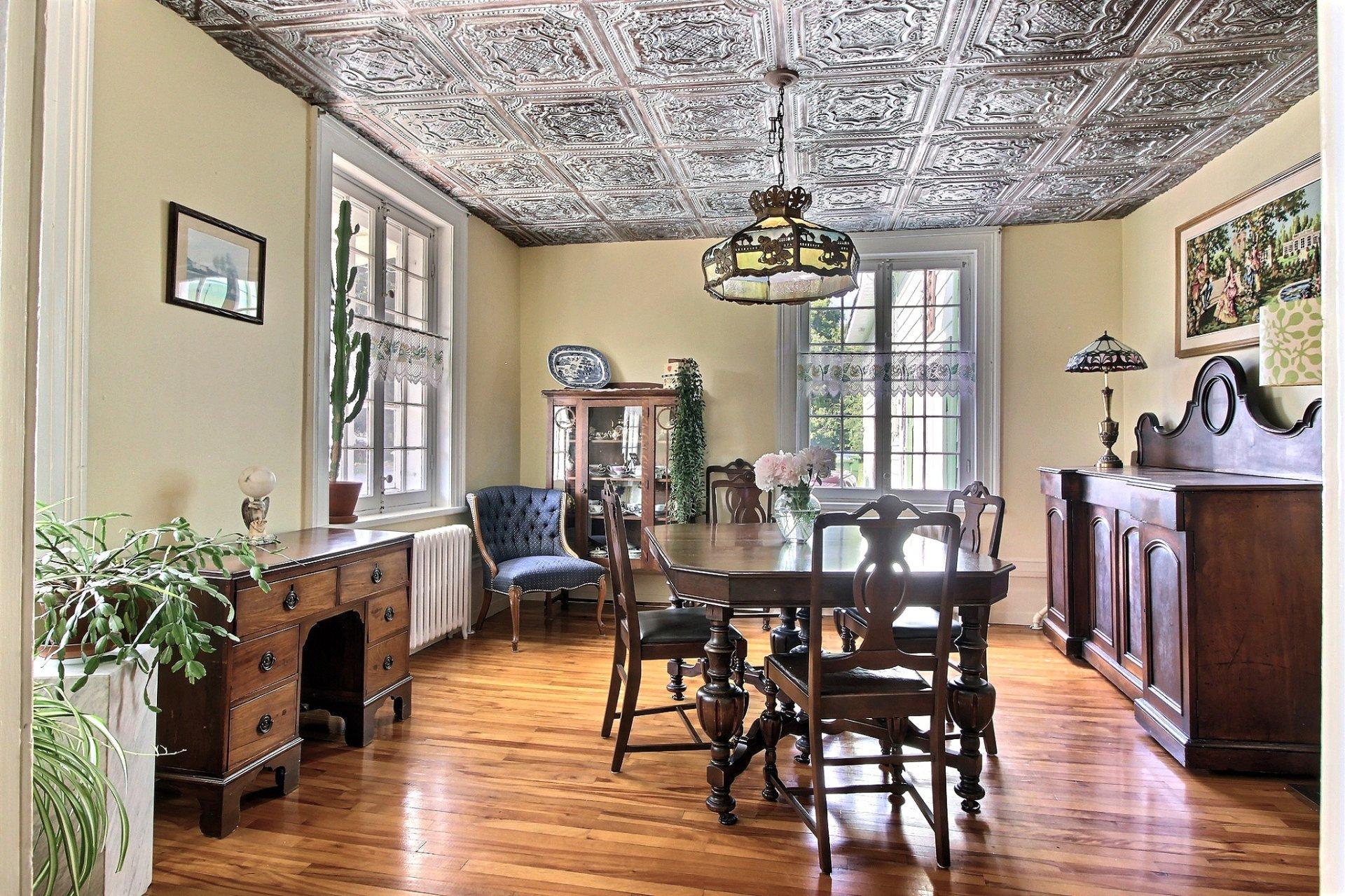 









170


Rue Joseph-Lucien-Malo

,
Papineauville,




QC
J0V1R0

