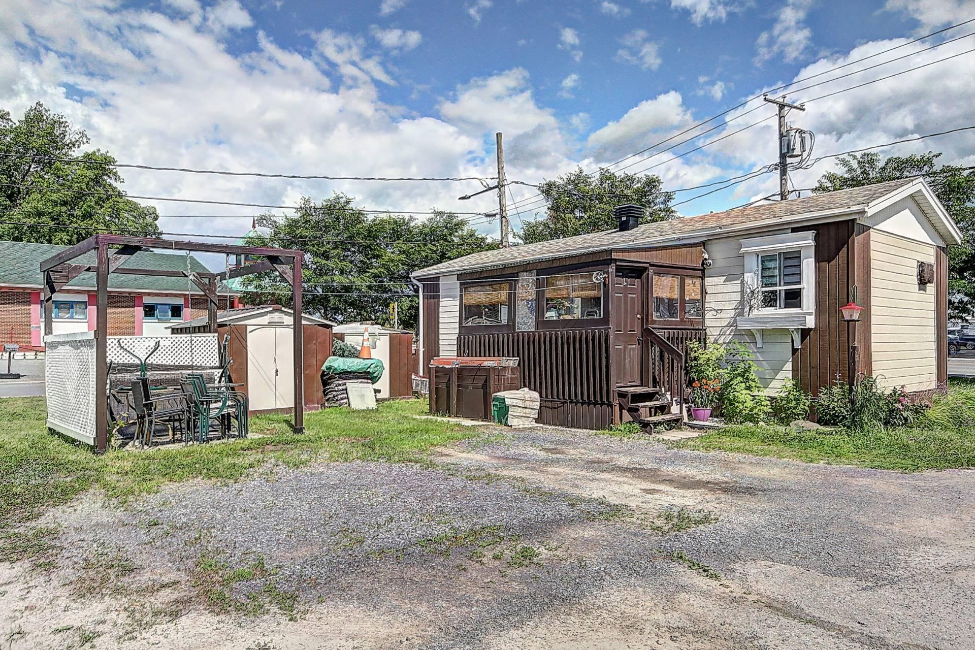 









6200


Boul. Wilfrid-Hamel

, 1A,
Québec (Sainte-Foy/Sillery/Cap-Rouge),




QC
G2E2H7

