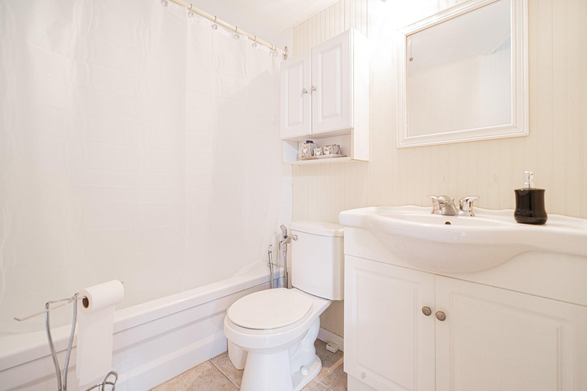 









2555


Av. du Havre-des-Îles

, 901,
Laval (Chomedey),




QC
H7R4S4

