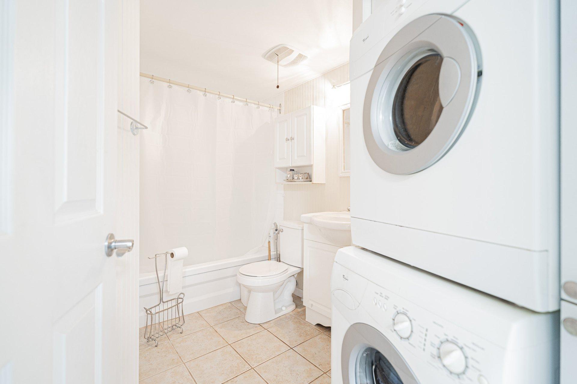 









2555


Av. du Havre-des-Îles

, 901,
Laval (Chomedey),




QC
H7R4S4

