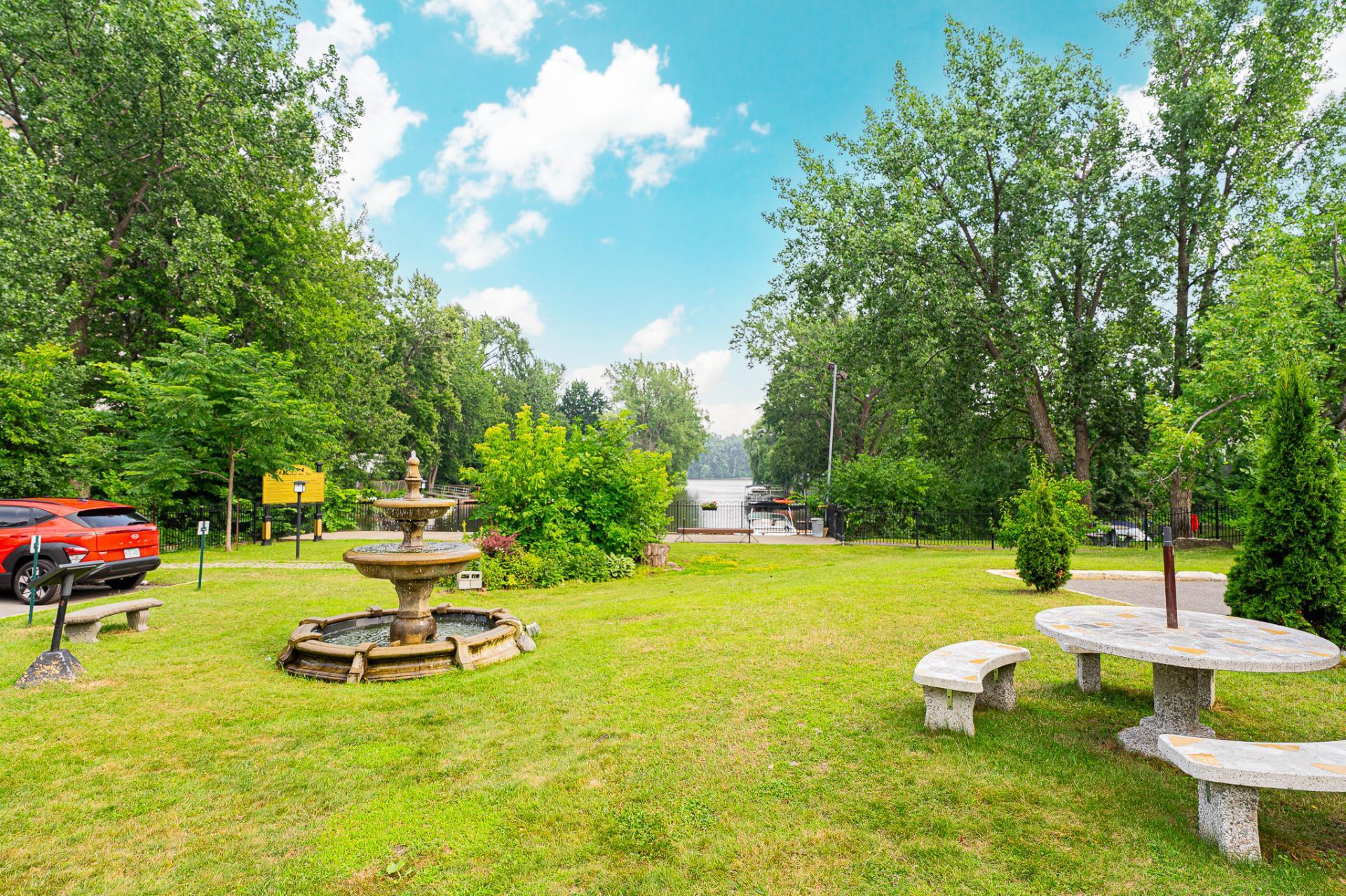 









2555


Av. du Havre-des-Îles

, 901,
Laval (Chomedey),




QC
H7R4S4

