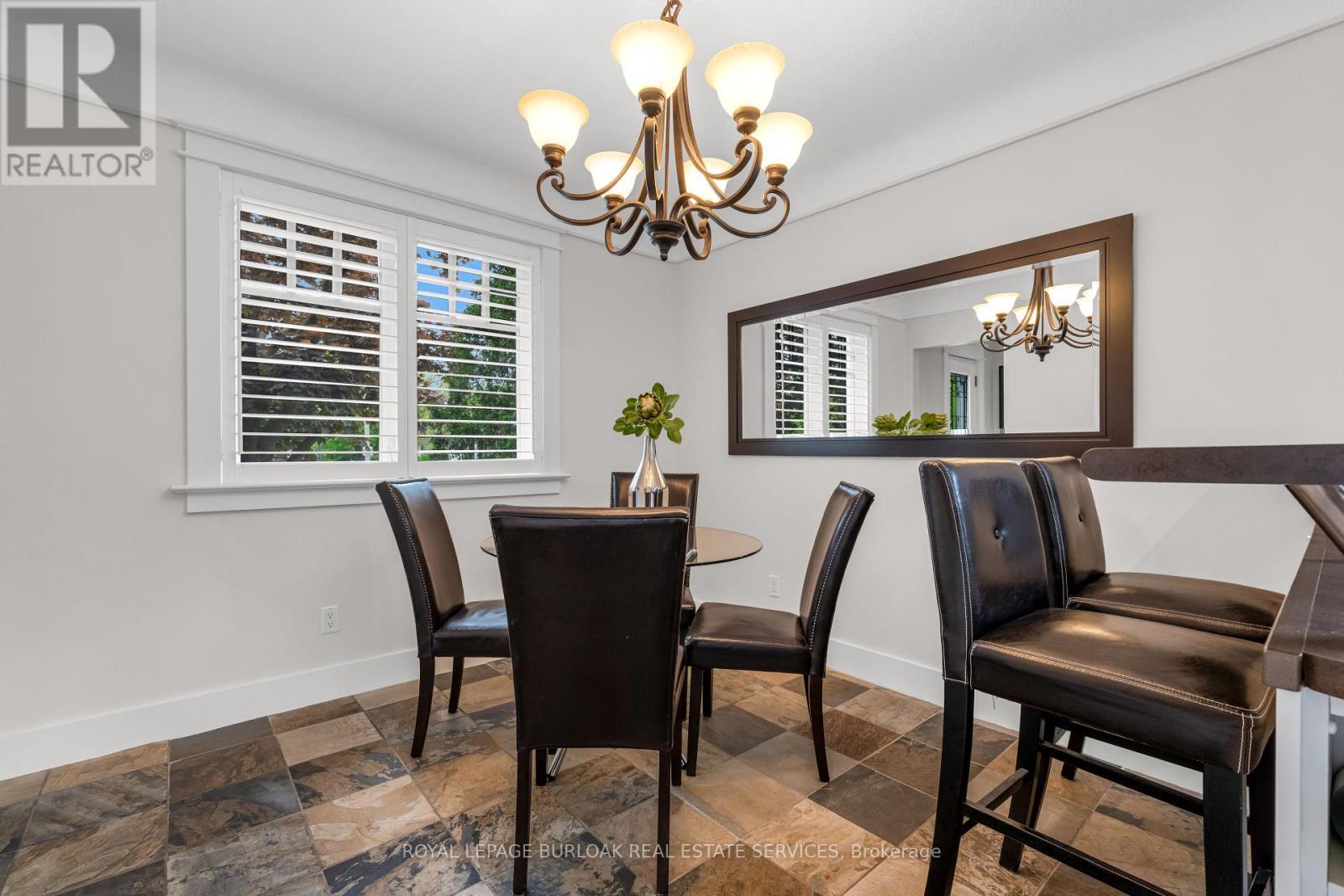 












605 EMERALD STREET

,
Burlington,




Ontario
L7R2P3

