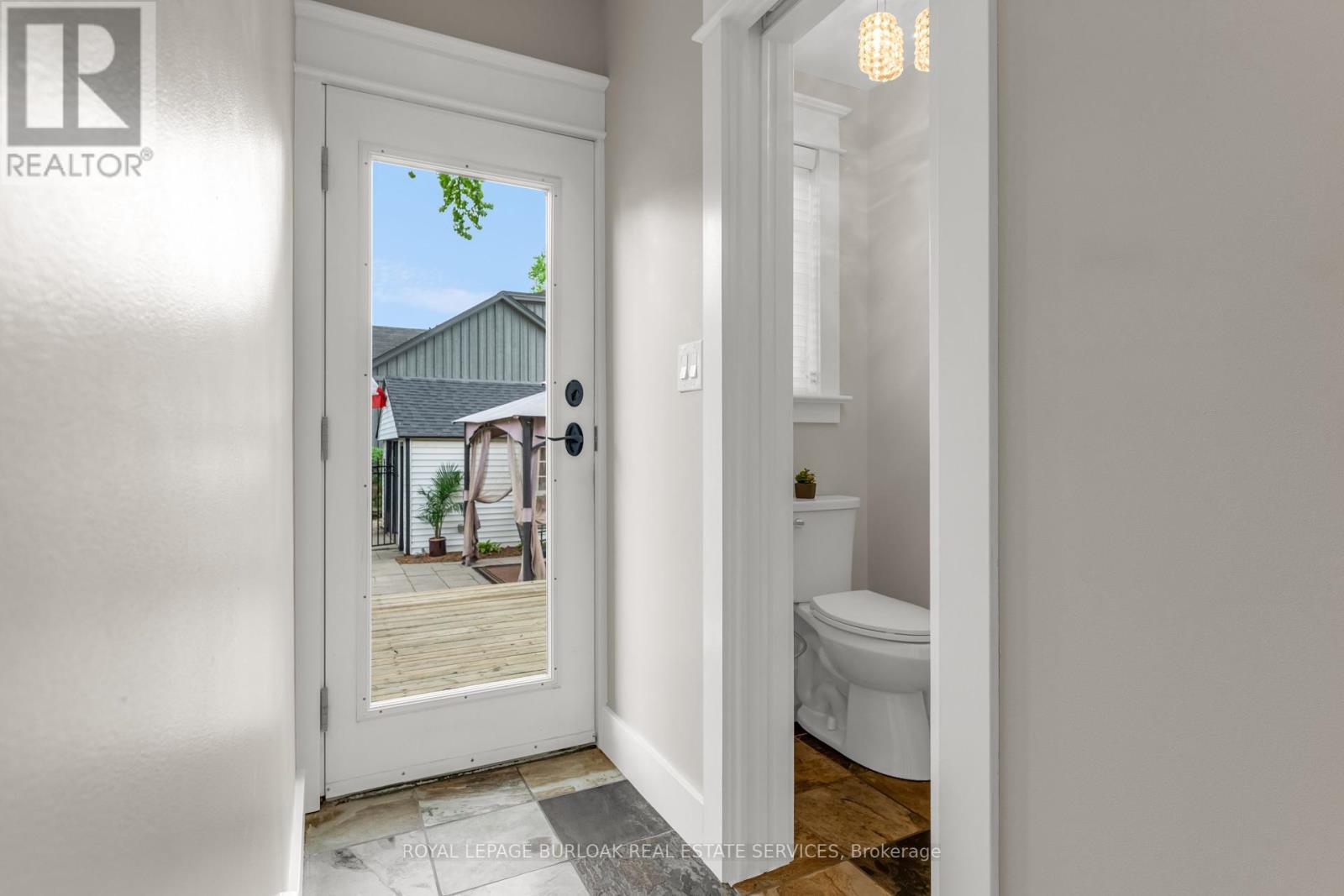 












605 EMERALD STREET

,
Burlington,




Ontario
L7R2P3

