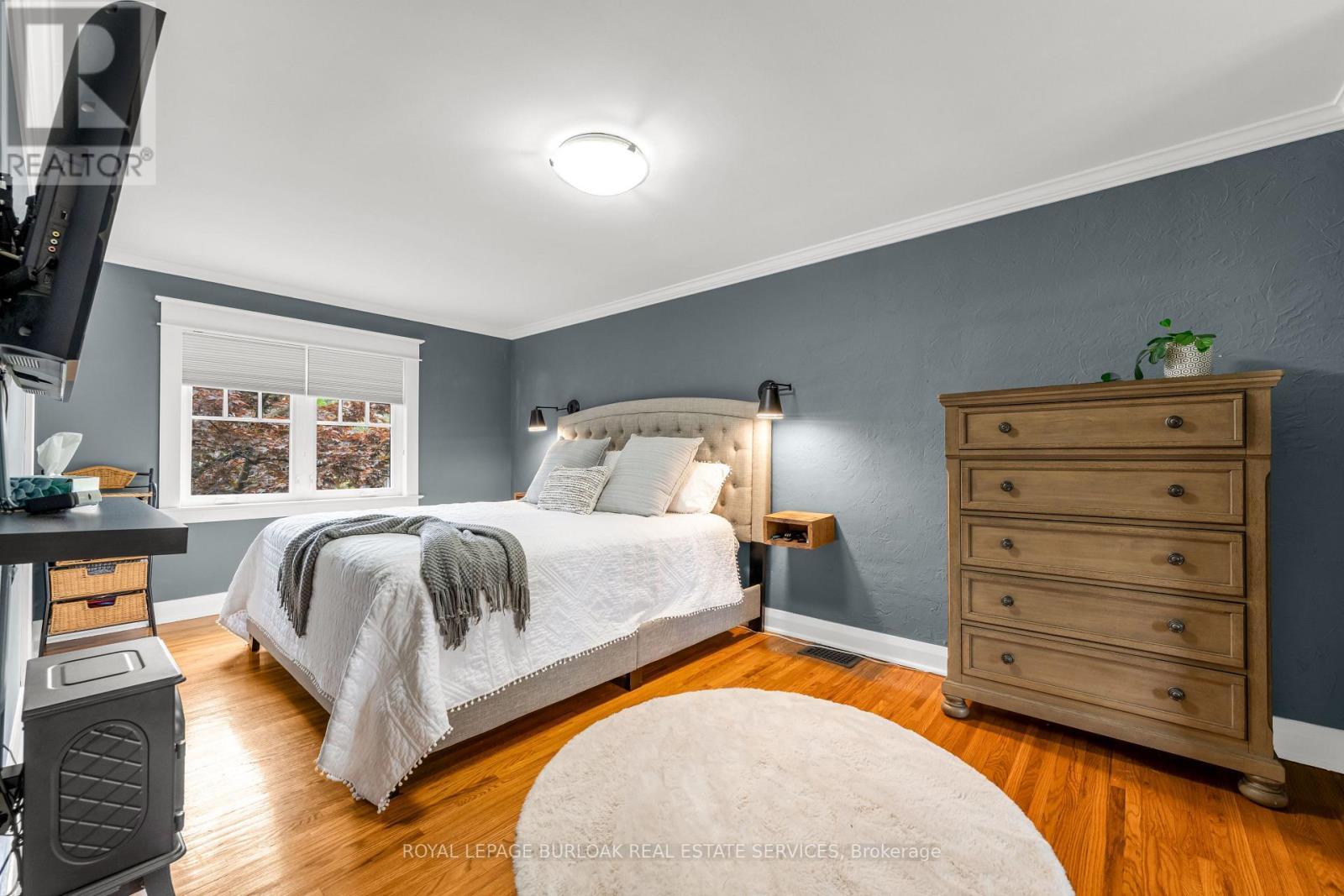 












605 EMERALD STREET

,
Burlington,




Ontario
L7R2P3

