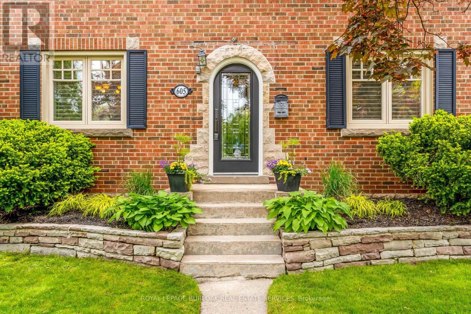 












605 EMERALD STREET

,
Burlington,




Ontario
L7R2P3


