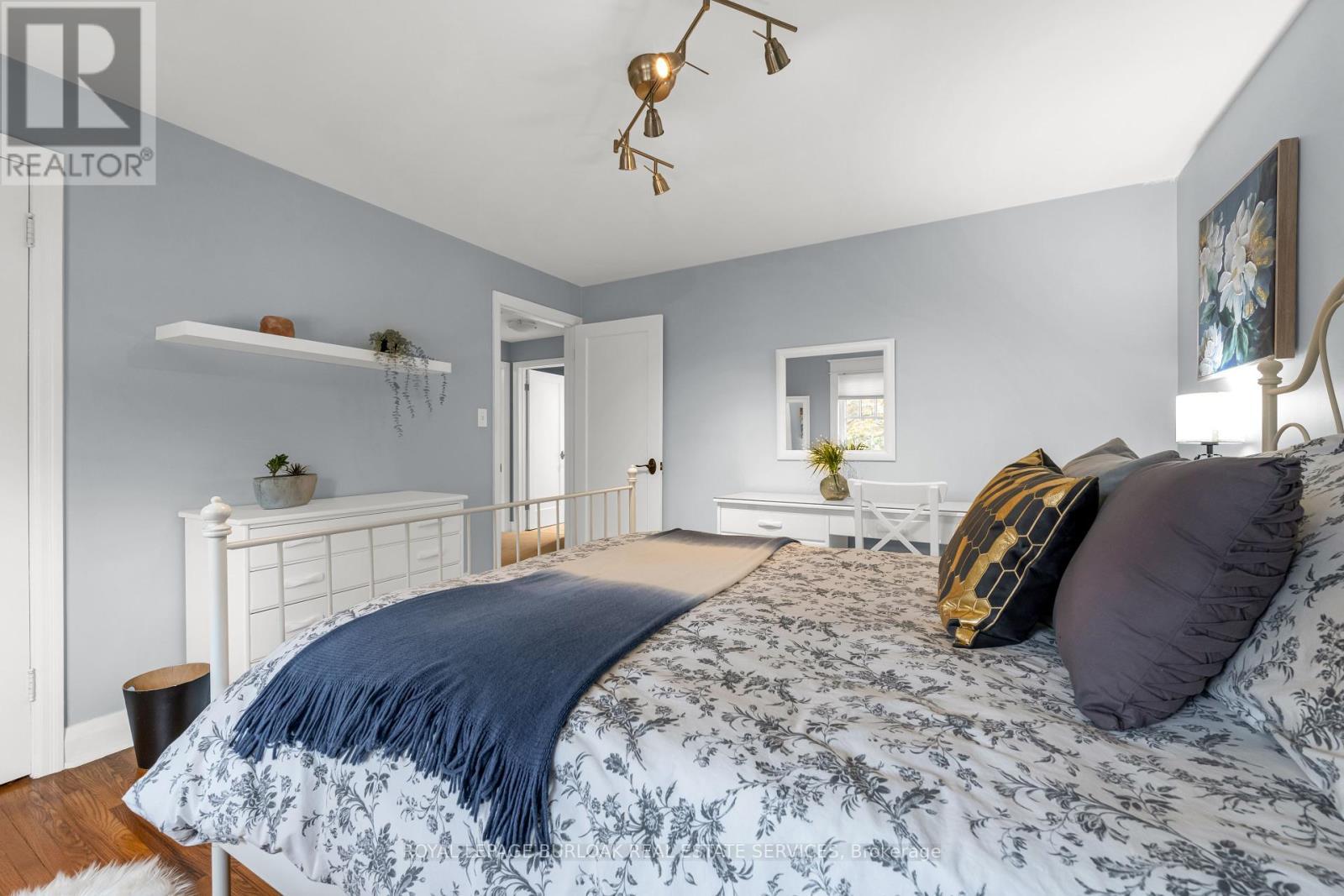 












605 EMERALD STREET

,
Burlington,




Ontario
L7R2P3

