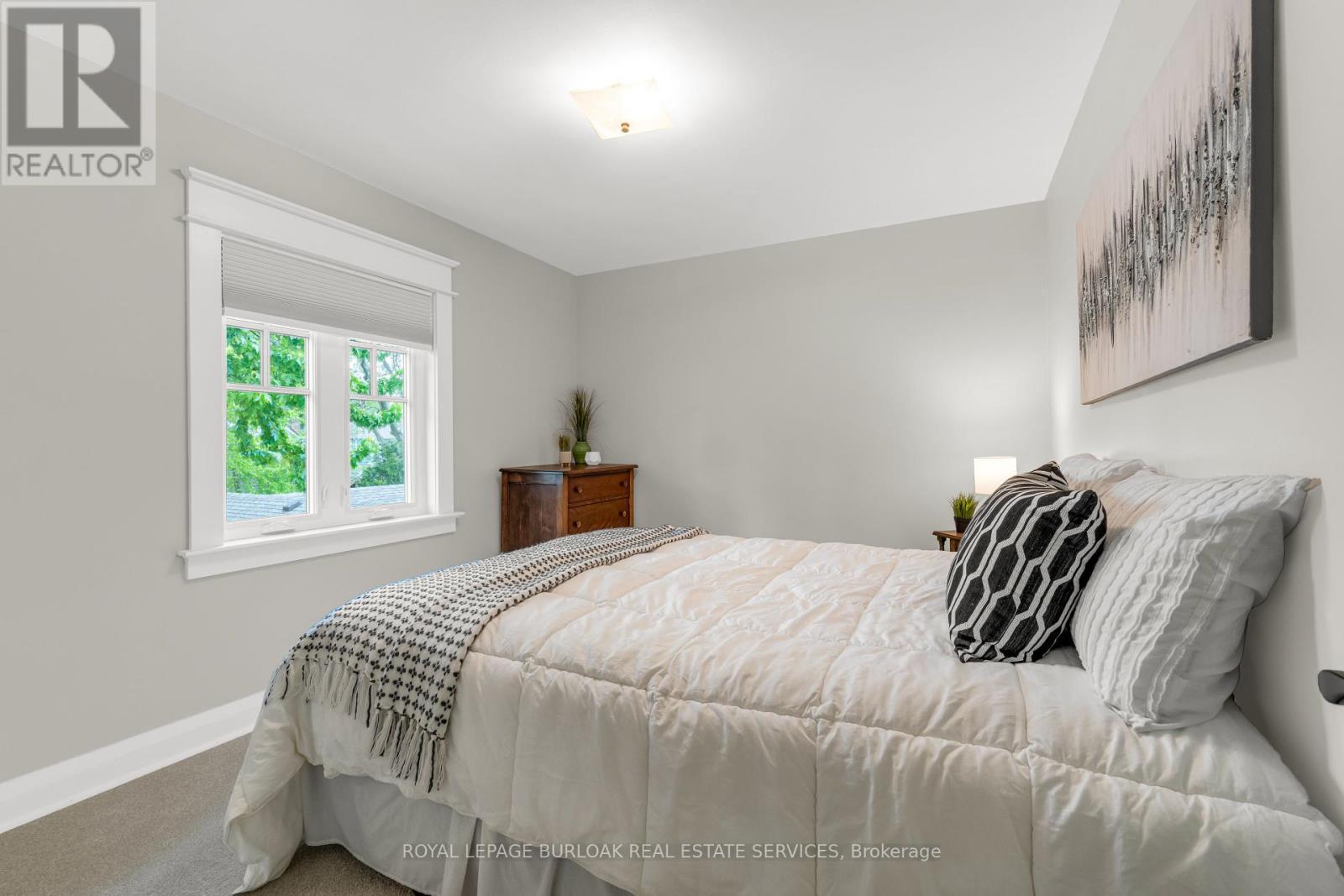 












605 EMERALD STREET

,
Burlington,




Ontario
L7R2P3

