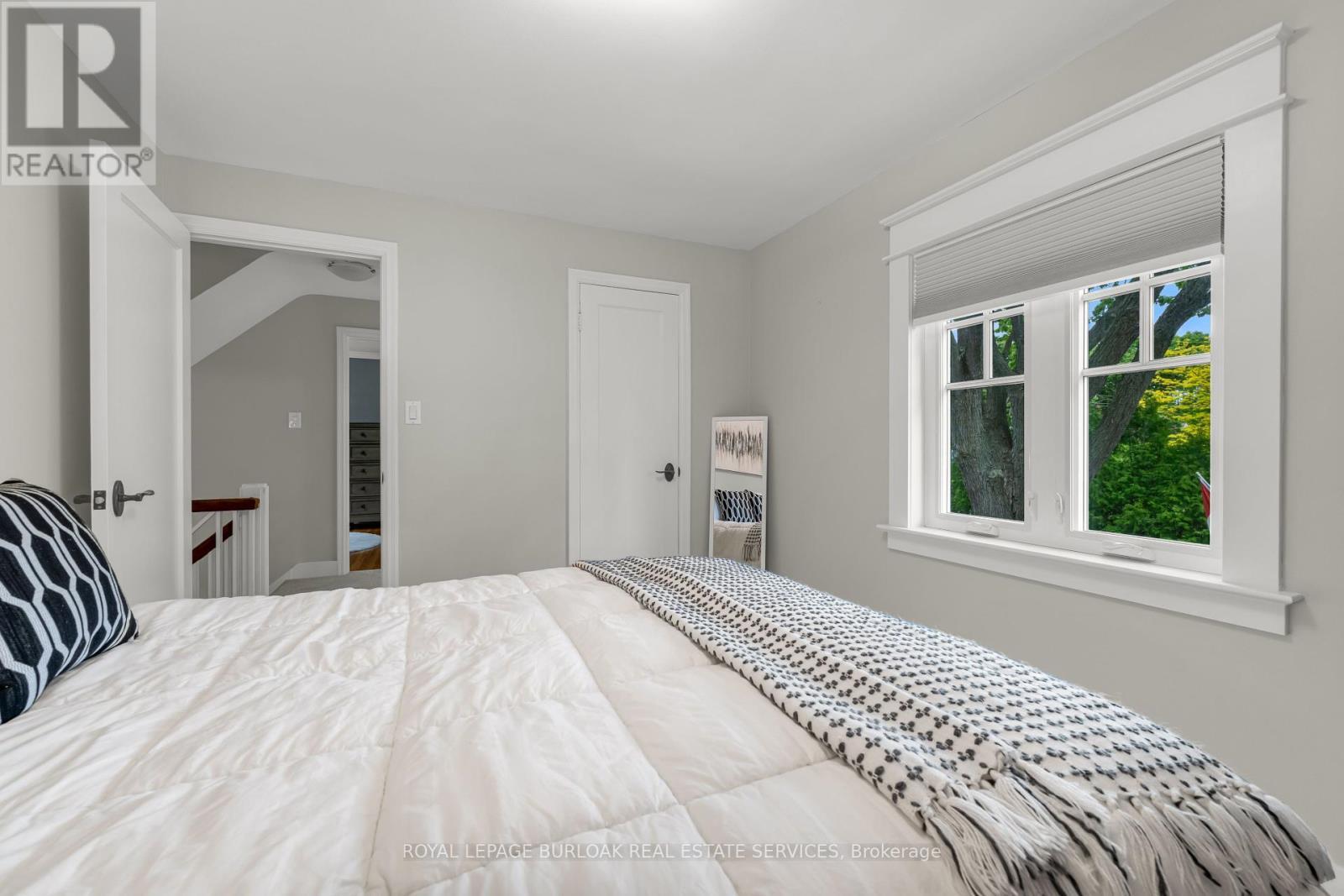 












605 EMERALD STREET

,
Burlington,




Ontario
L7R2P3


