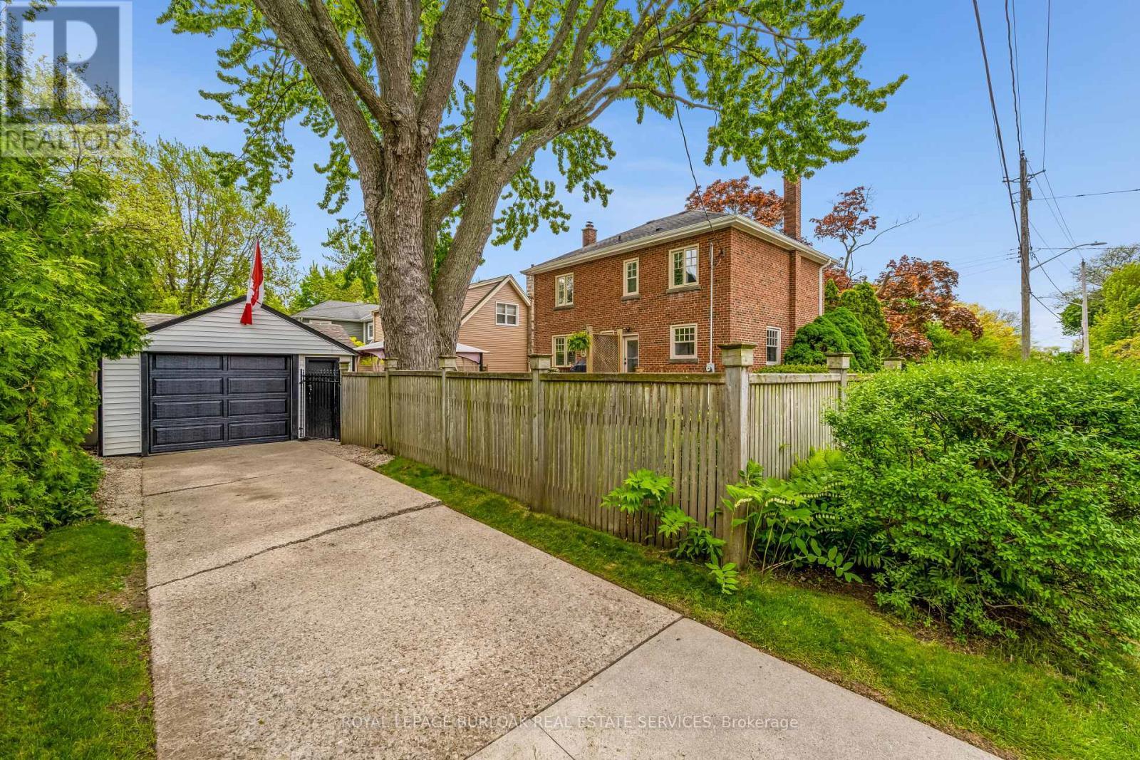 












605 EMERALD STREET

,
Burlington,




Ontario
L7R2P3

