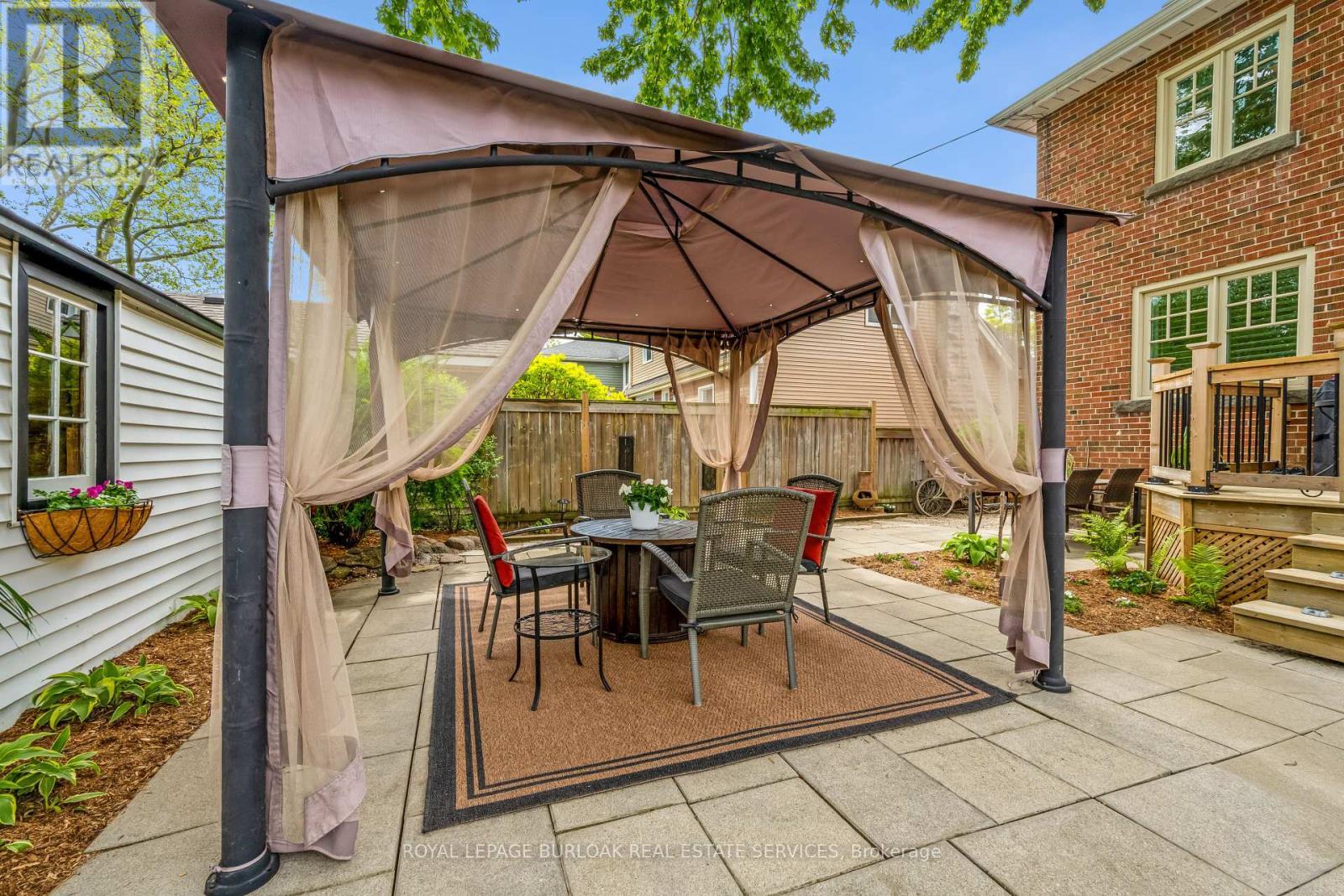 












605 EMERALD STREET

,
Burlington,




Ontario
L7R2P3

