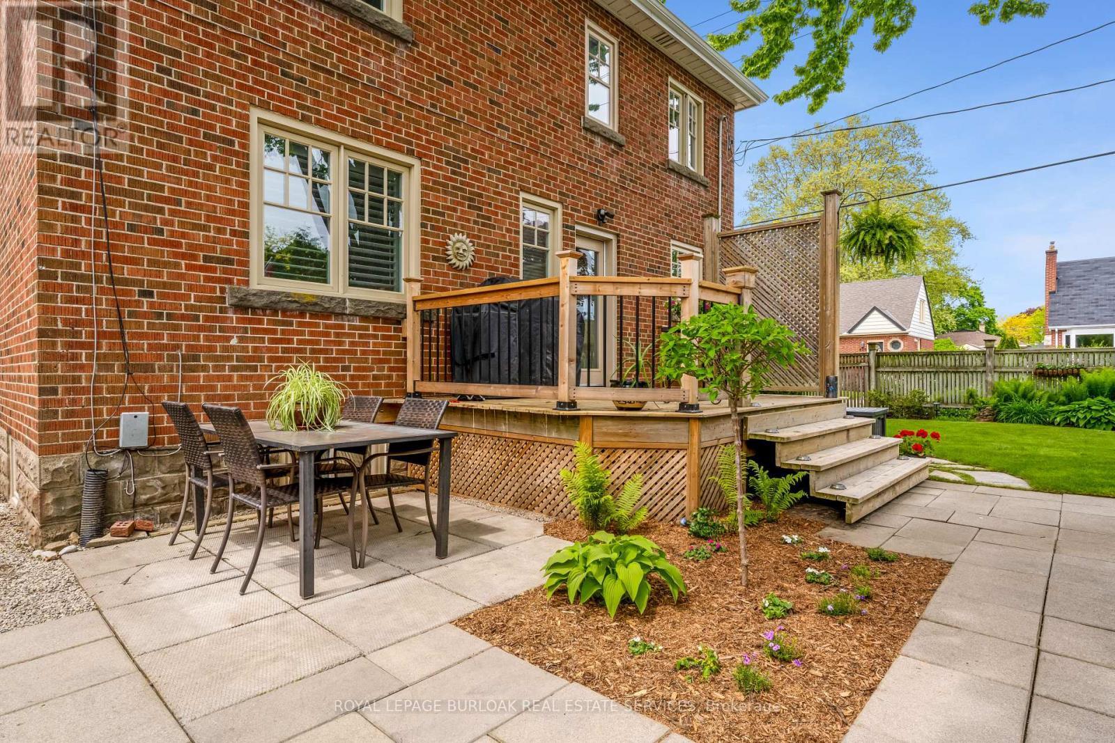 












605 EMERALD STREET

,
Burlington,




Ontario
L7R2P3

