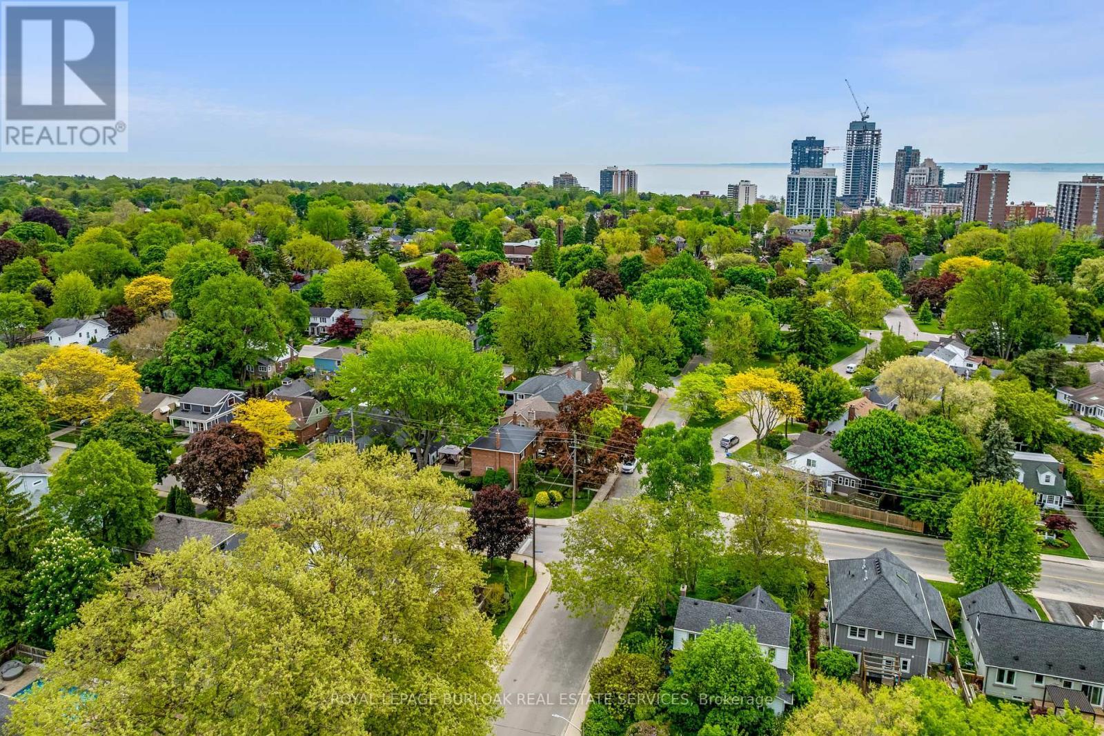 












605 EMERALD STREET

,
Burlington,




Ontario
L7R2P3

