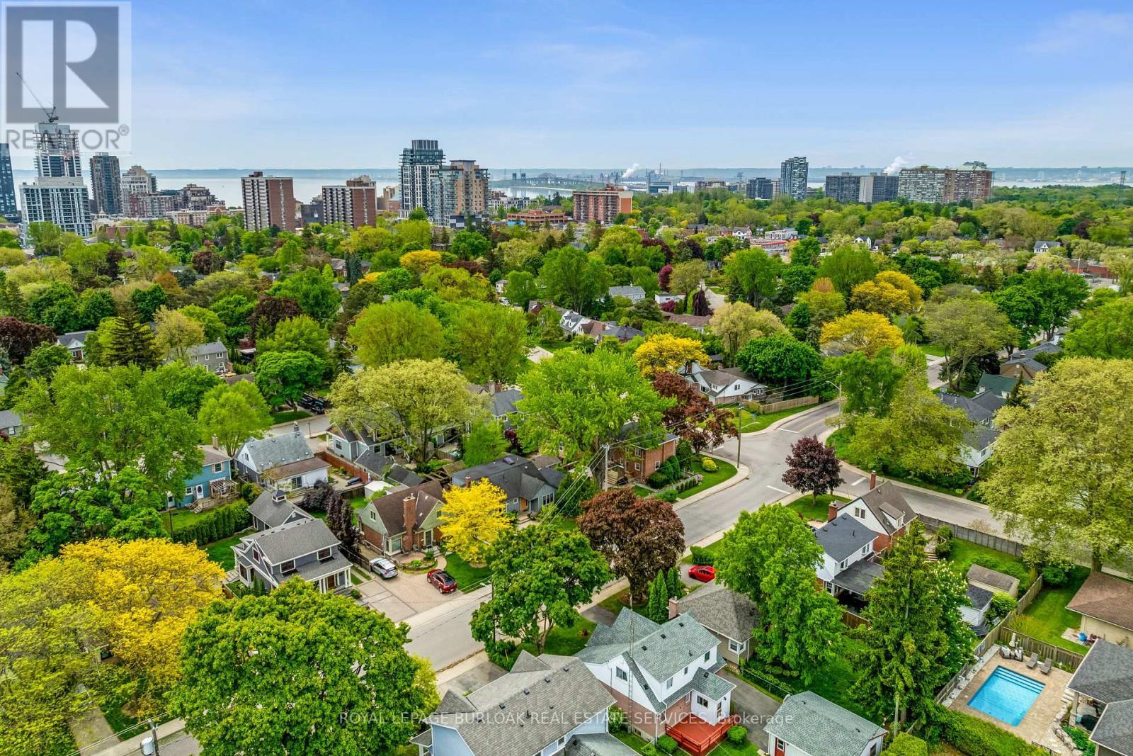 












605 EMERALD STREET

,
Burlington,




Ontario
L7R2P3

