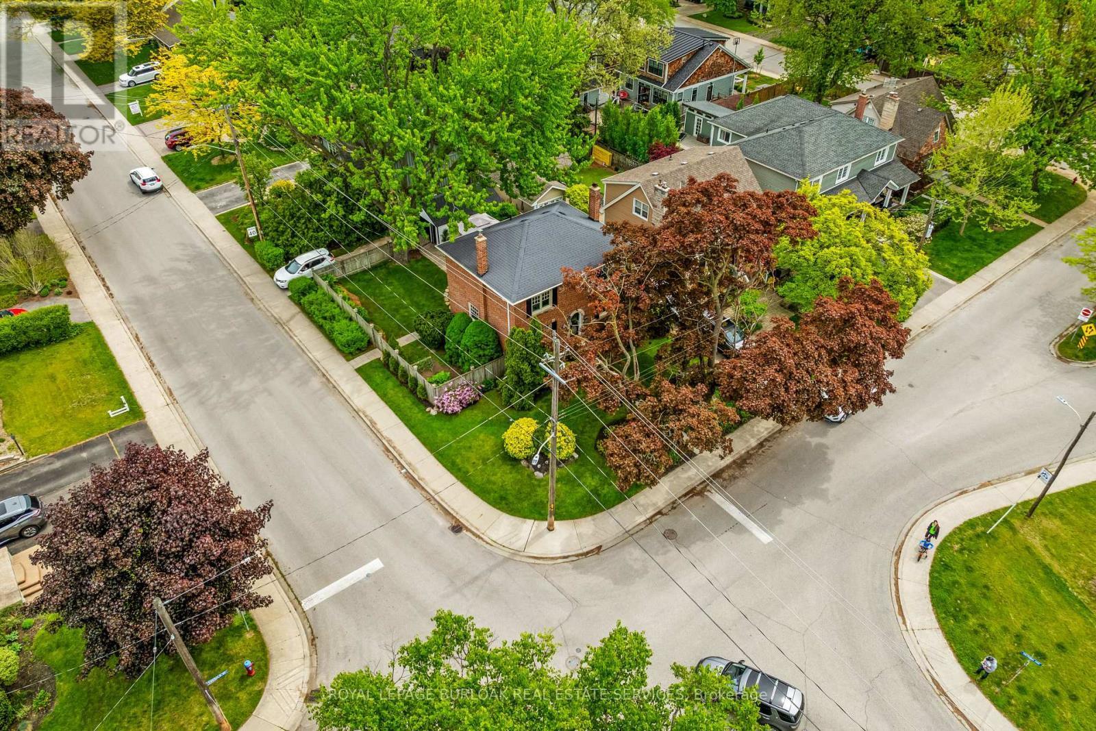 












605 EMERALD STREET

,
Burlington,




Ontario
L7R2P3

