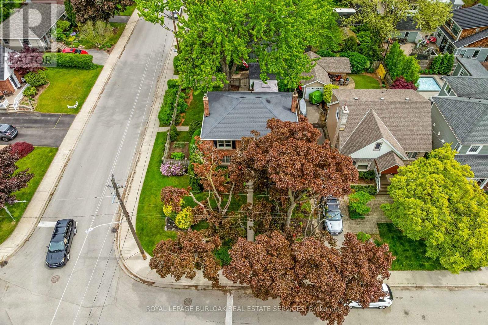 












605 EMERALD STREET

,
Burlington,




Ontario
L7R2P3

