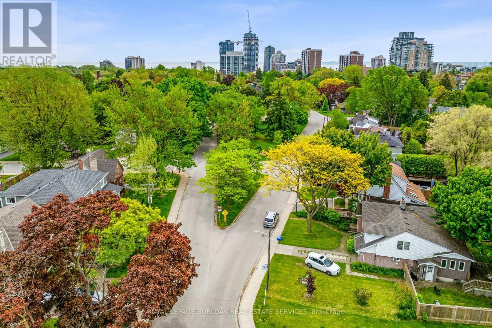 












605 EMERALD STREET

,
Burlington,




Ontario
L7R2P3

