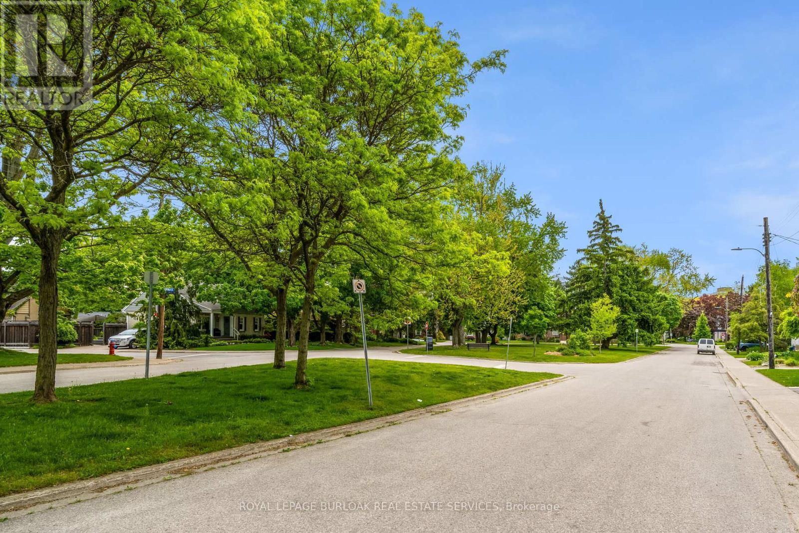 












605 EMERALD STREET

,
Burlington,




Ontario
L7R2P3

