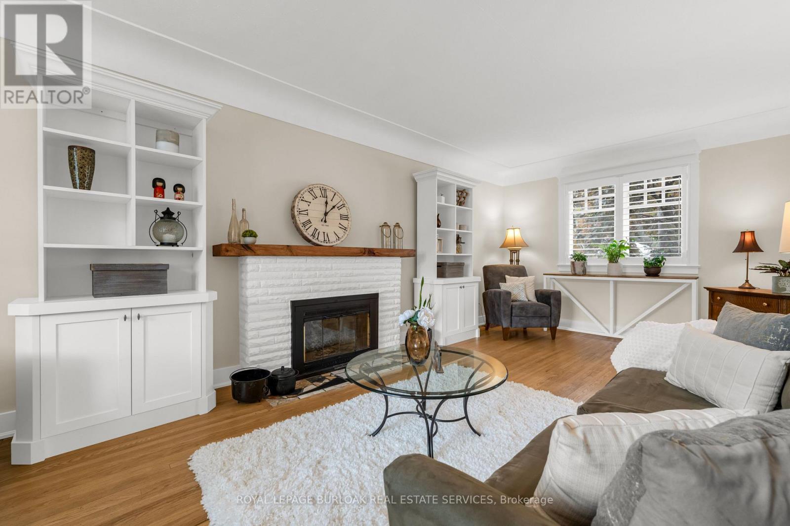 












605 EMERALD STREET

,
Burlington,




Ontario
L7R2P3


