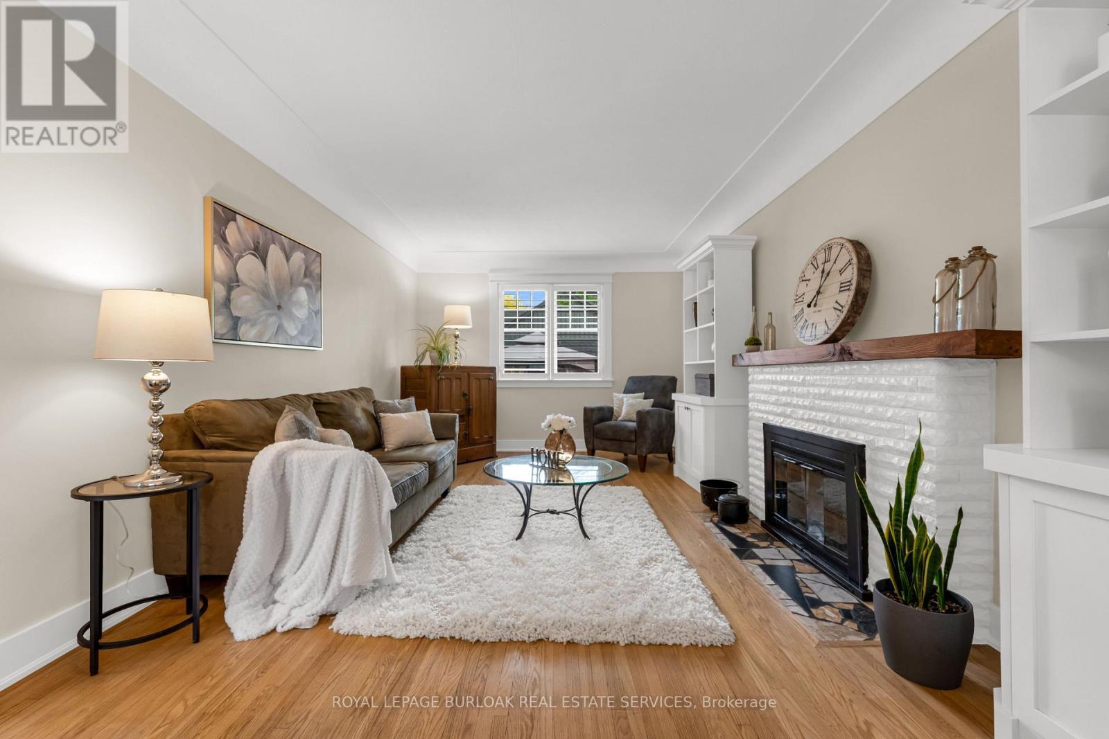 












605 EMERALD STREET

,
Burlington,




Ontario
L7R2P3

