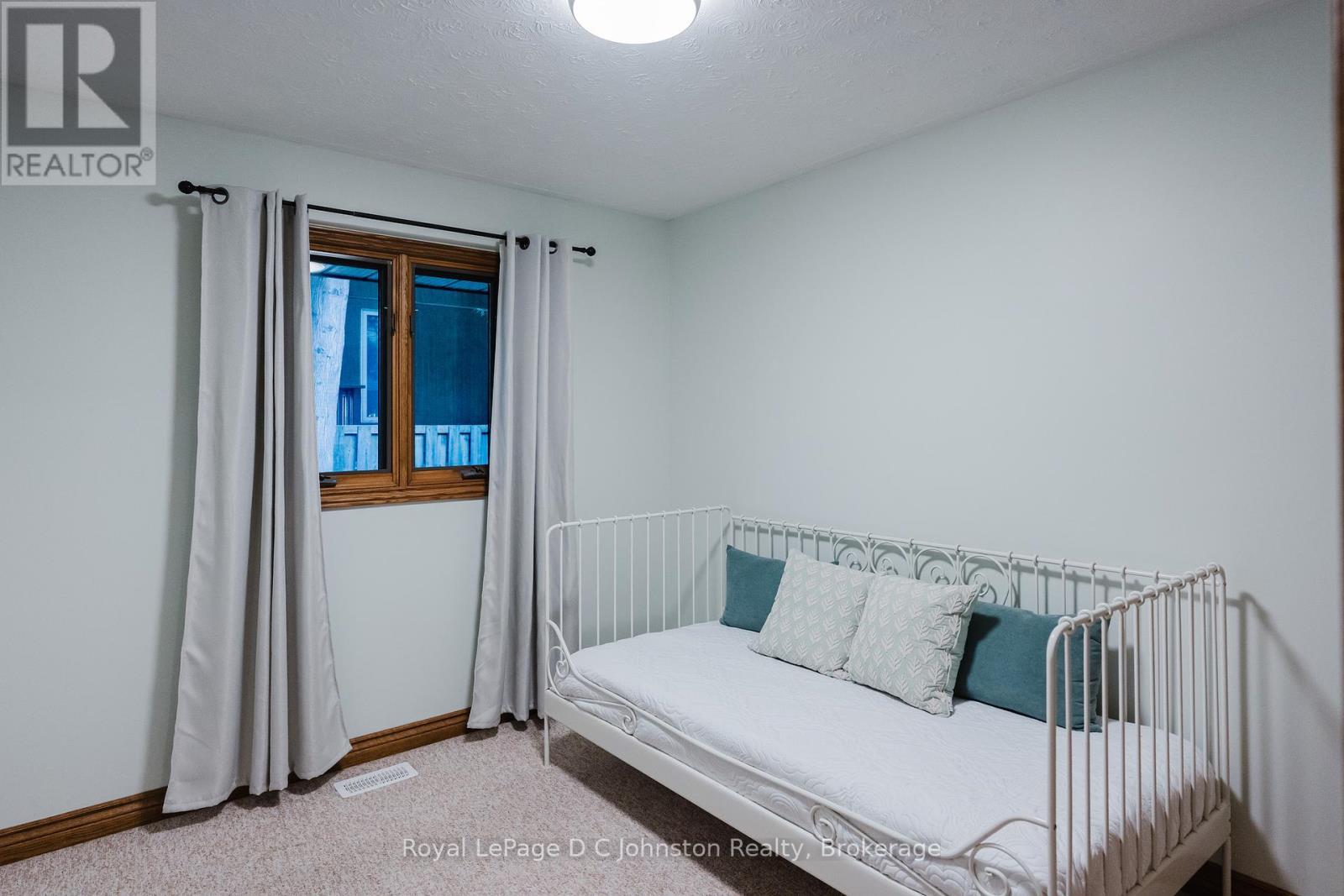 












30 CEDAR BUSH DRIVE

,
Saugeen Shores,




Ontario
N0H2L0

